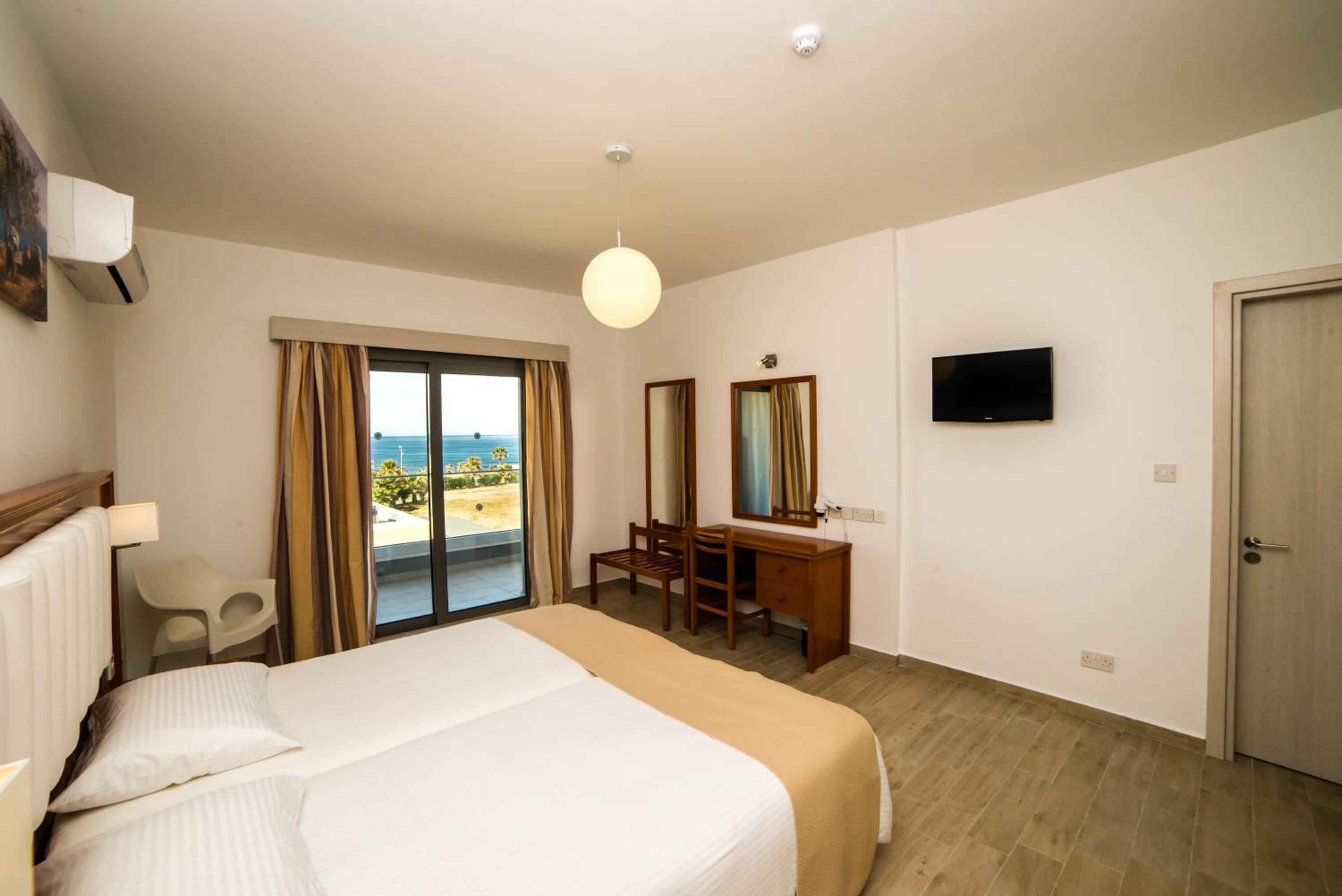 Superior Three-Bedroom Apartment with Panoramic View to the Sea