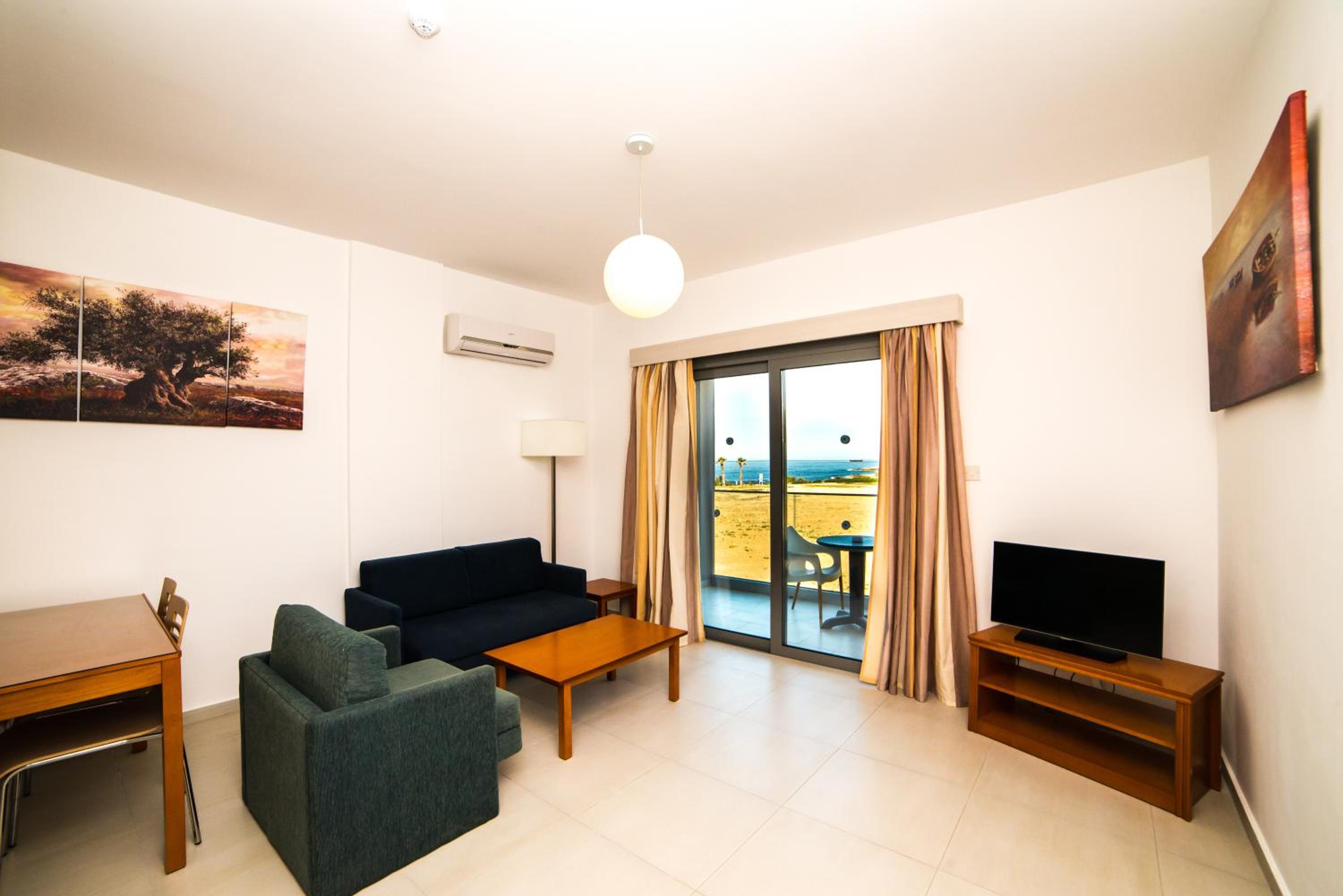 Superior Three-Bedroom Apartment with Panoramic View to the Sea