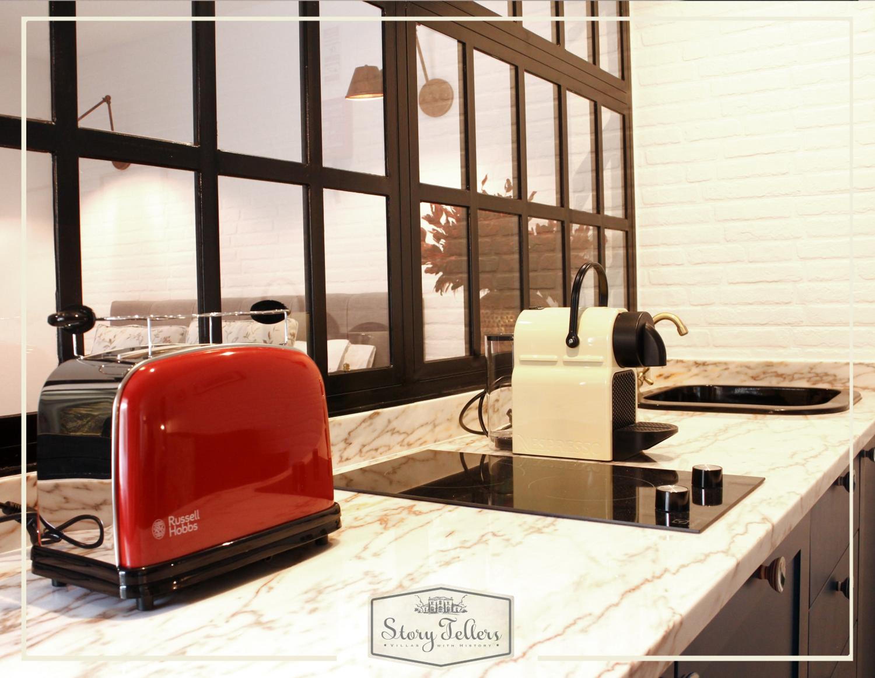 Apartment with Mountain View