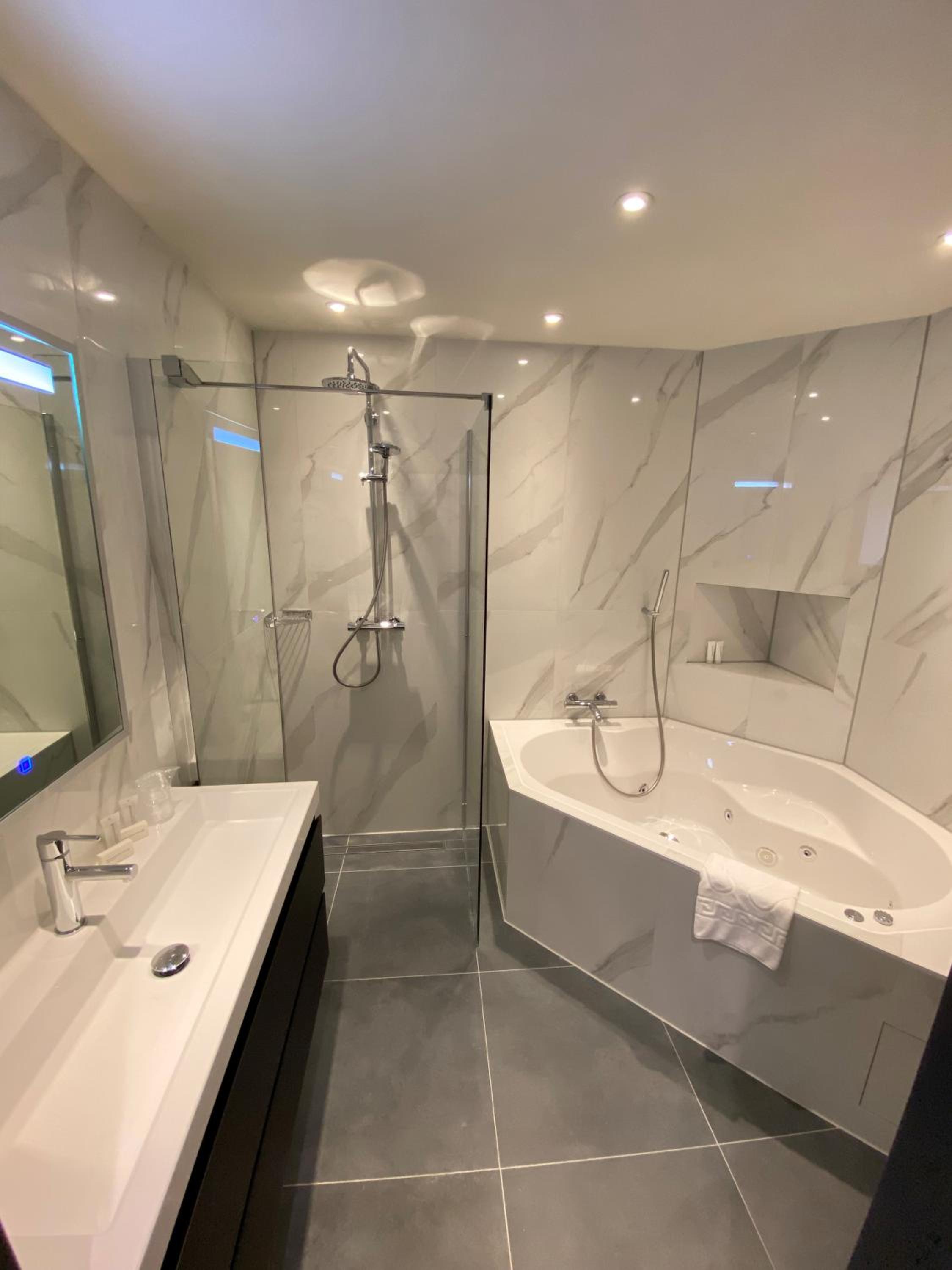 King Suite with Spa Bath