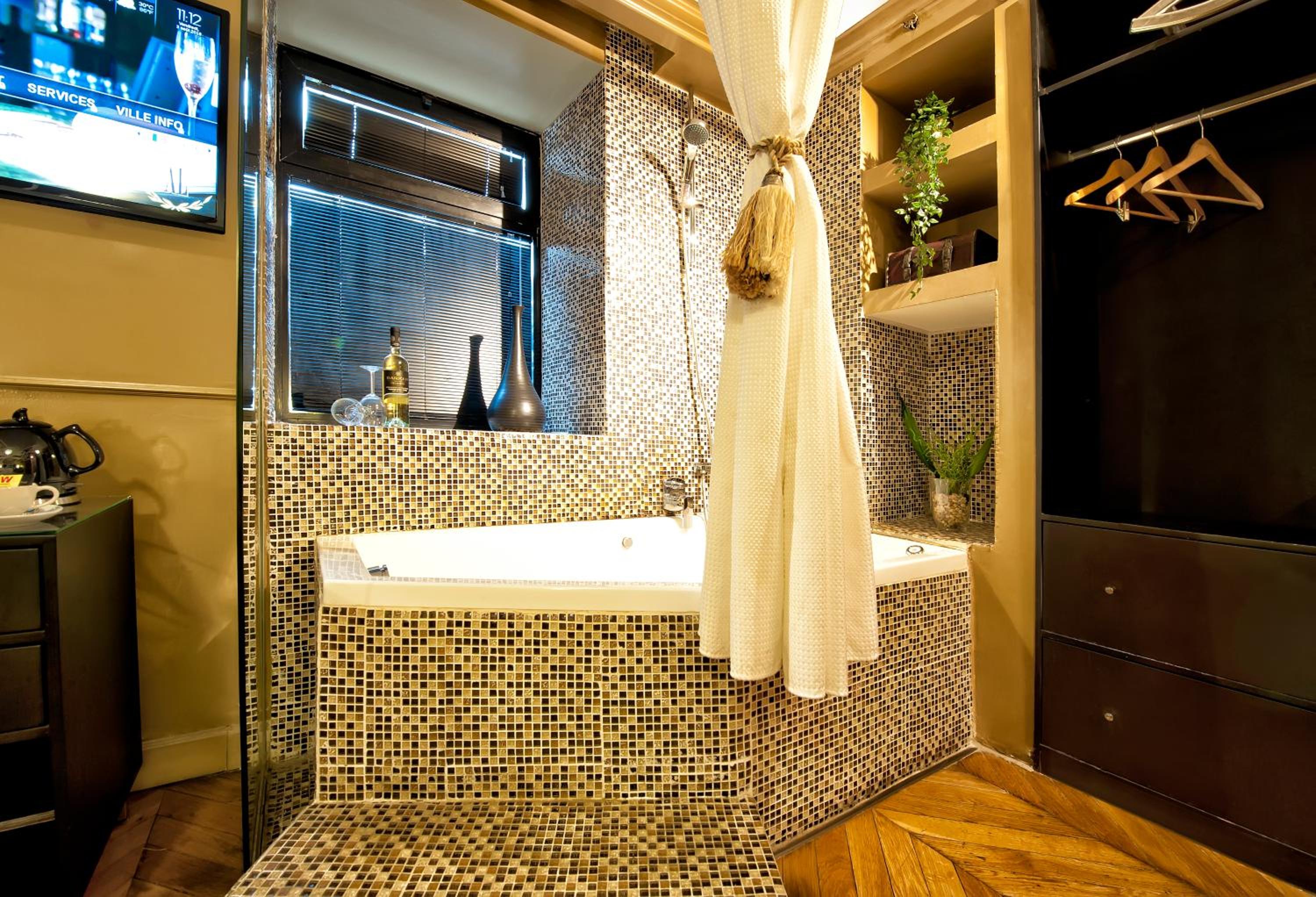 Luxury Room with Spa Bath