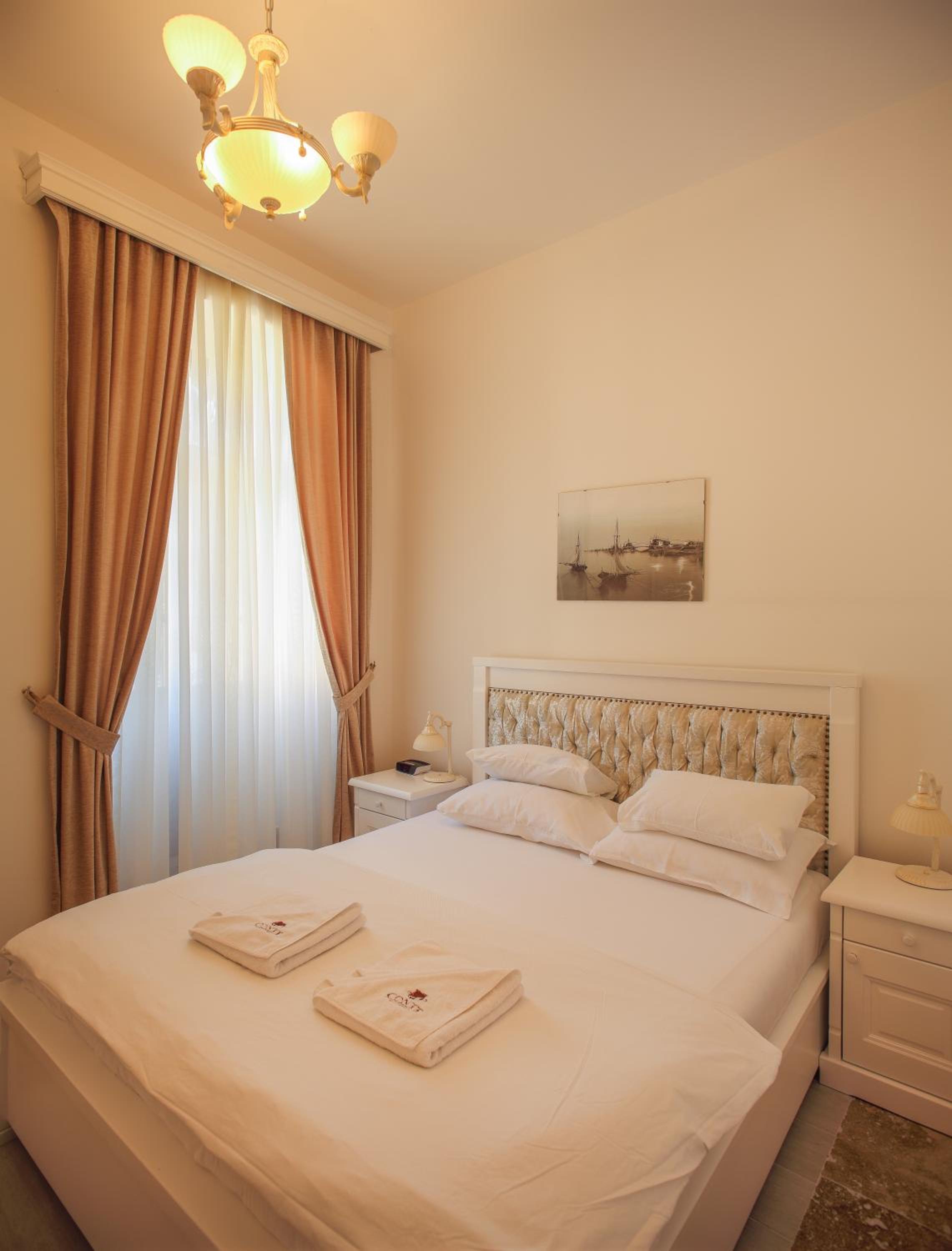 Private Entrance Penthouse with Main Square and Bay View