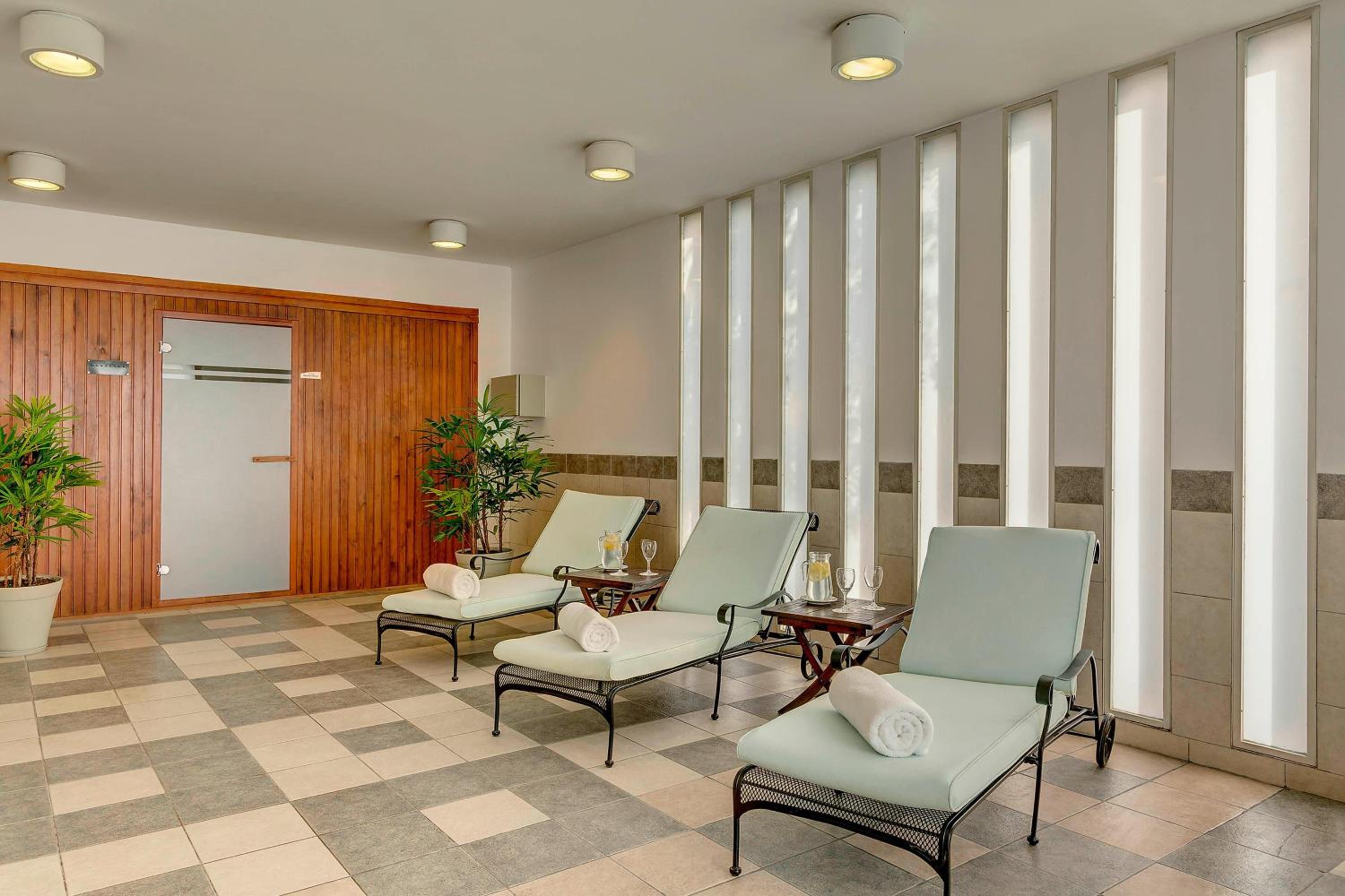 CLUB, Club lounge access, Guest room, 1 King, City view