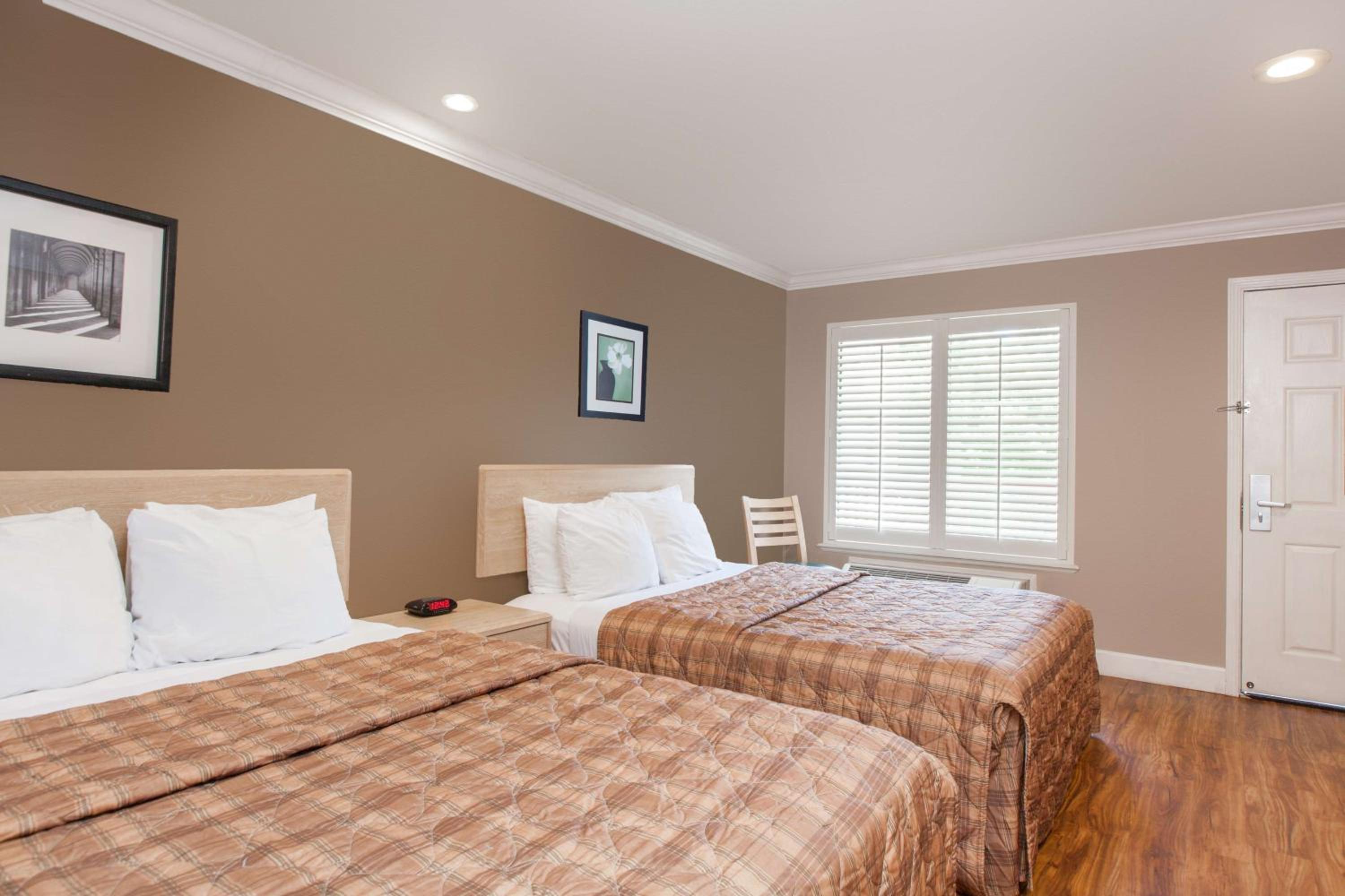Queen Room with Two Queen Beds - Non-Smoking