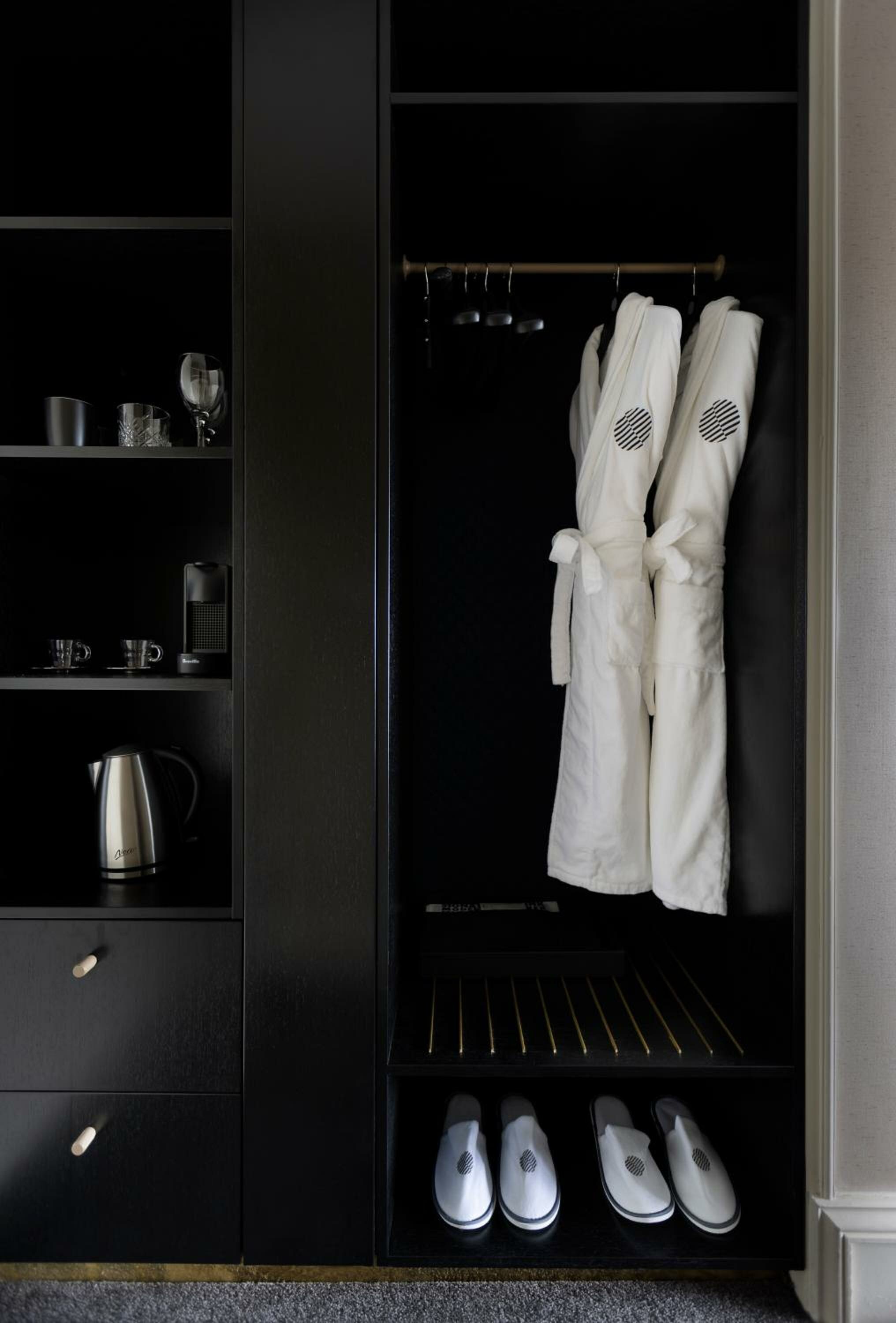 Deluxe Queen Suite