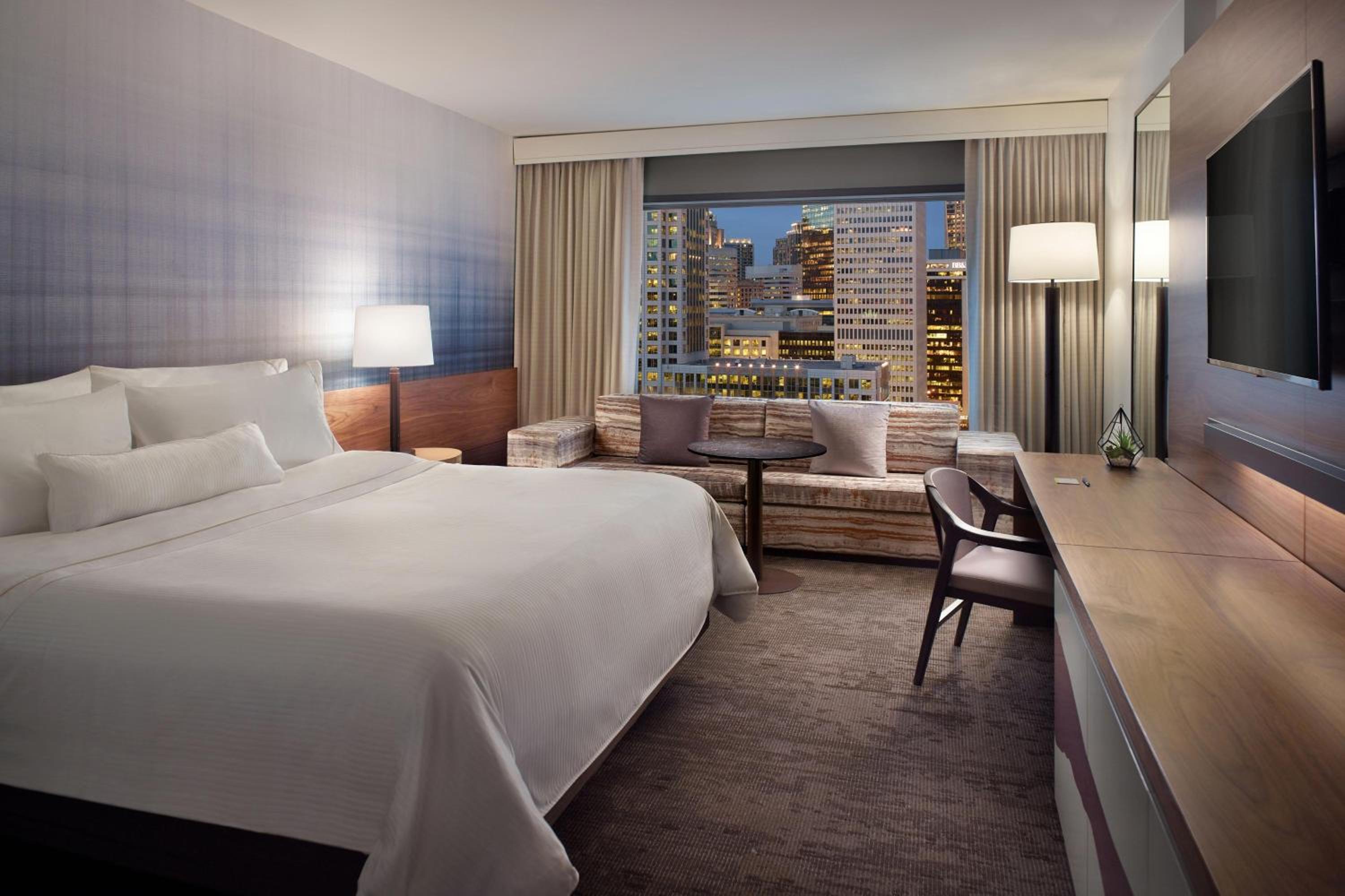 Guest room, 1 King, City view, High floor