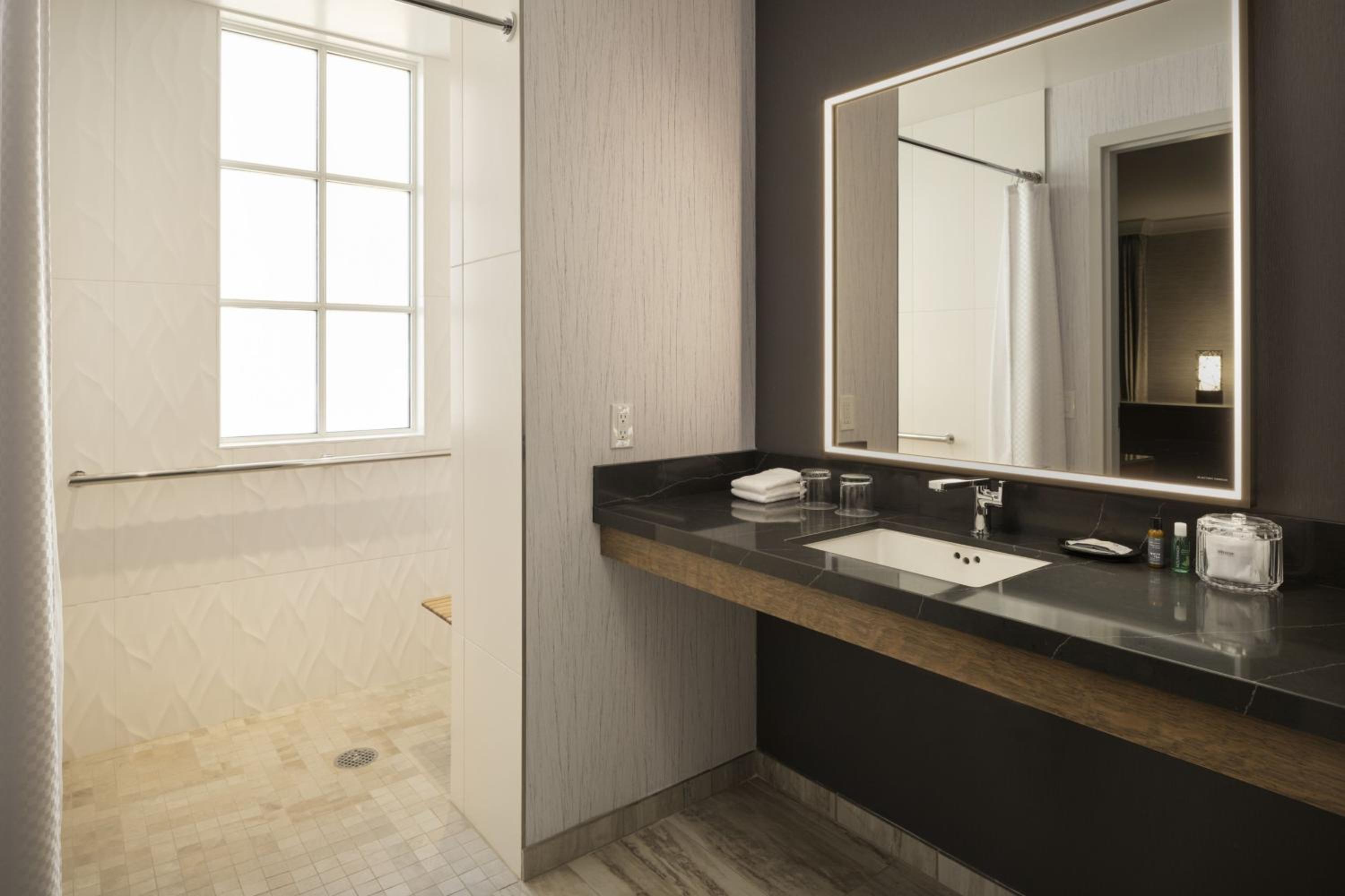 Suite, 1 Queen, Sofa bed, Fireplace