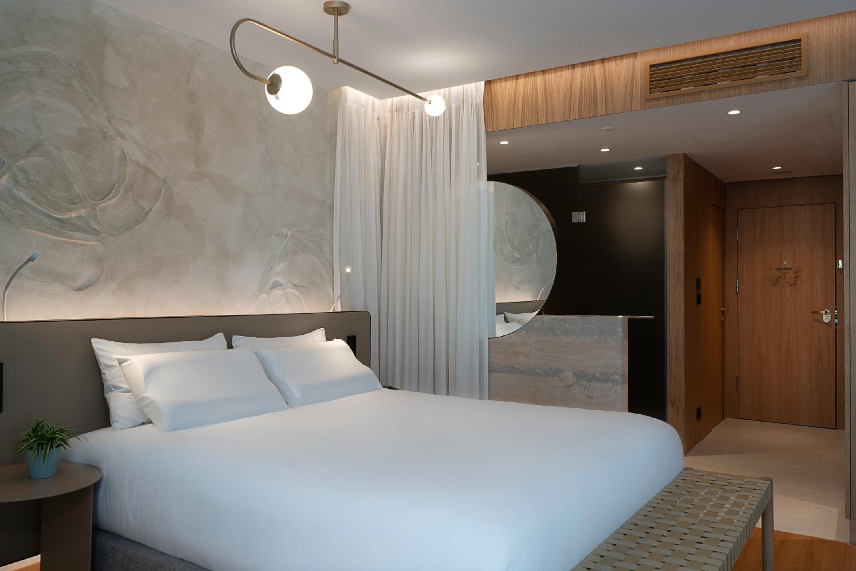 Deluxe king bed room