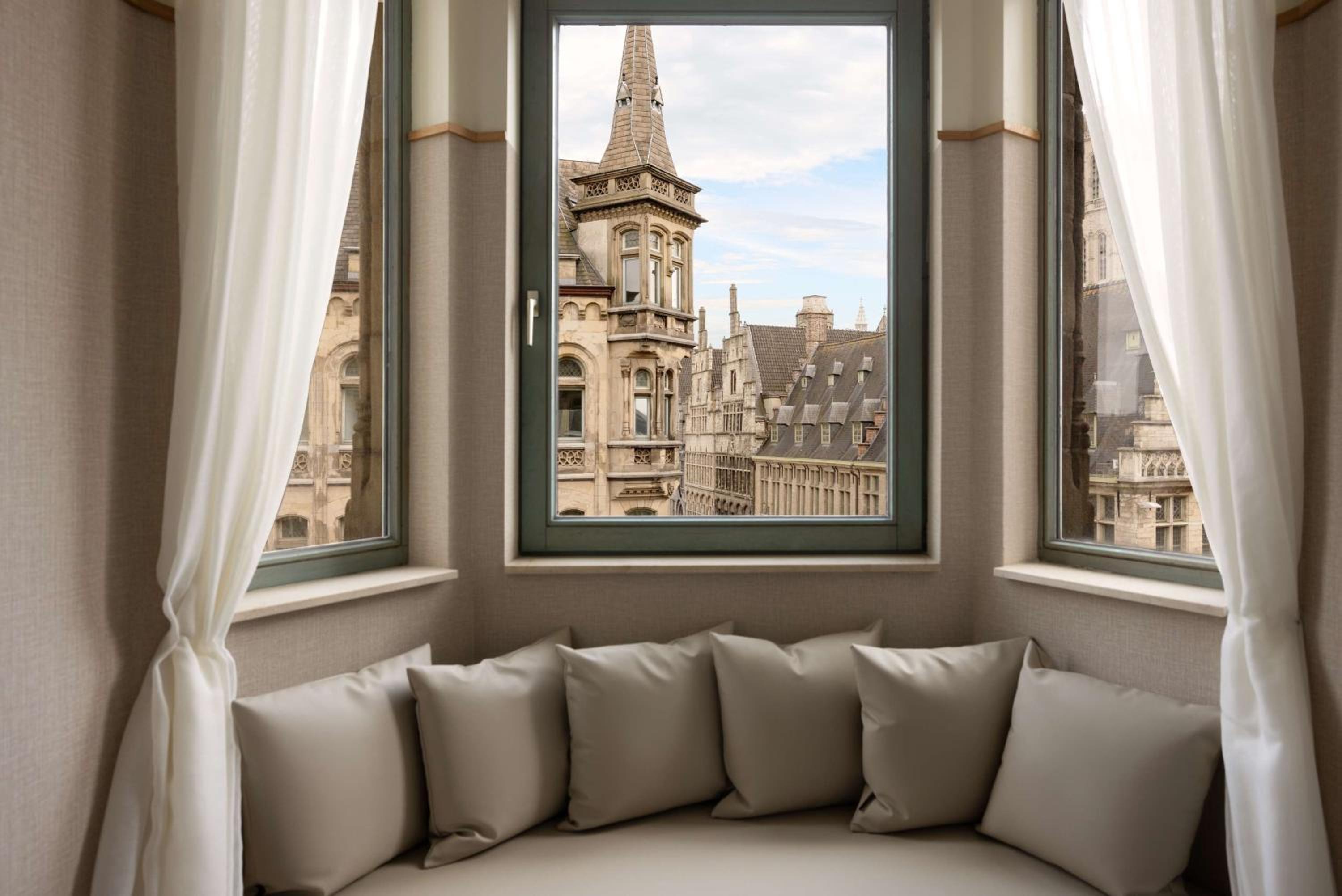 Family Room with Twin Extra Bed (2 Adults + 1 Child)