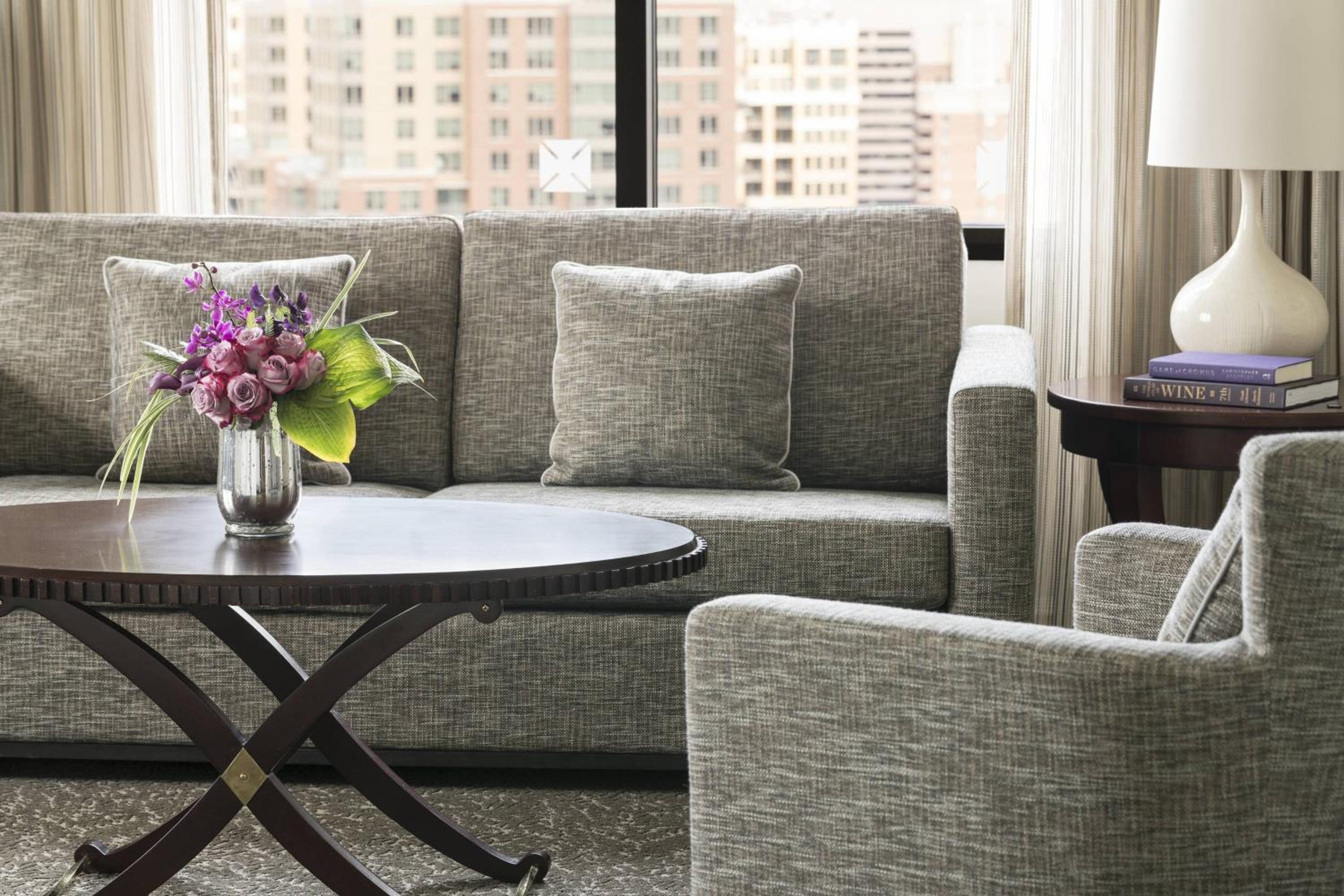 1 Bedroom Executive Suite, 1 King, Sofa bed