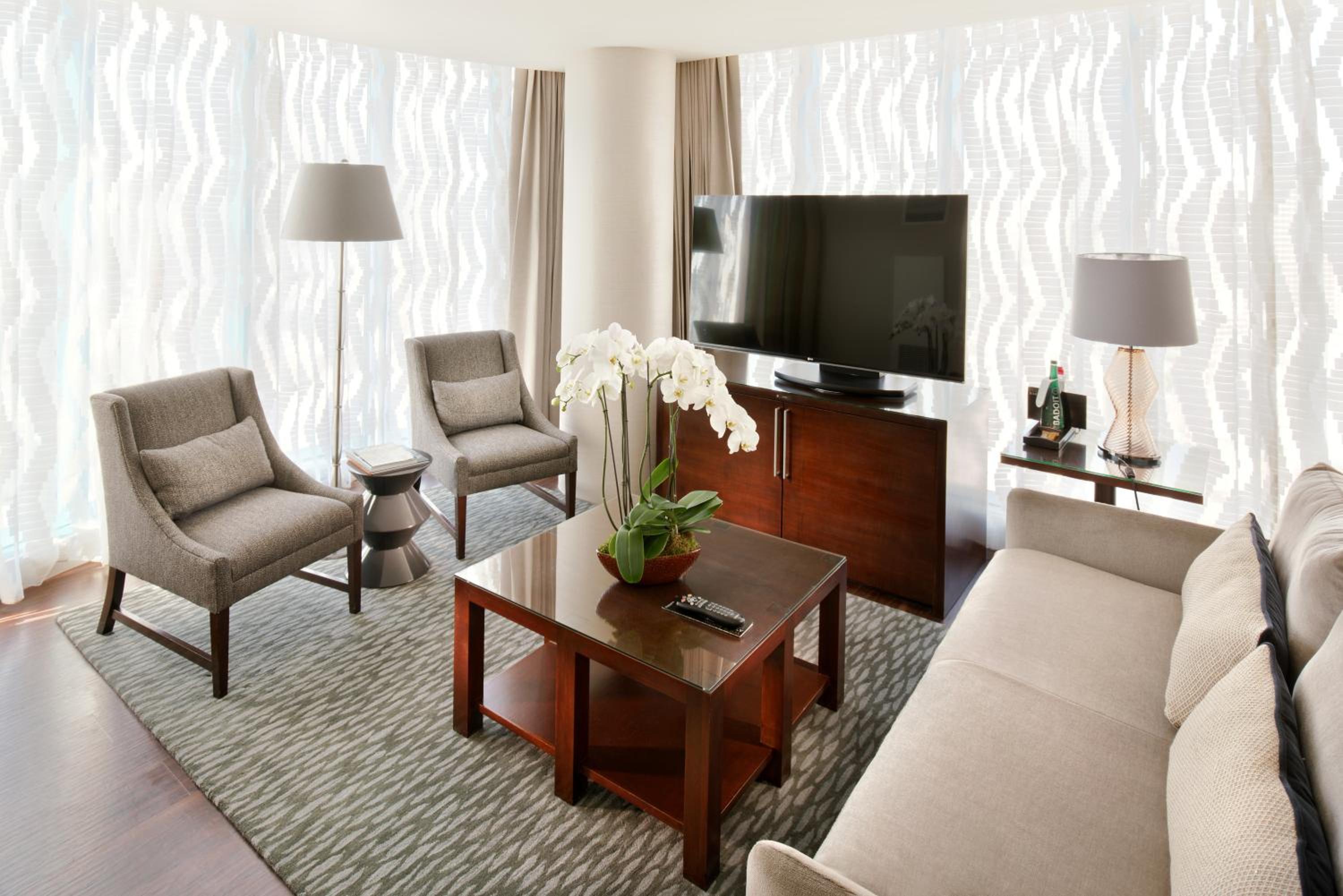 One-Bedroom King Suite