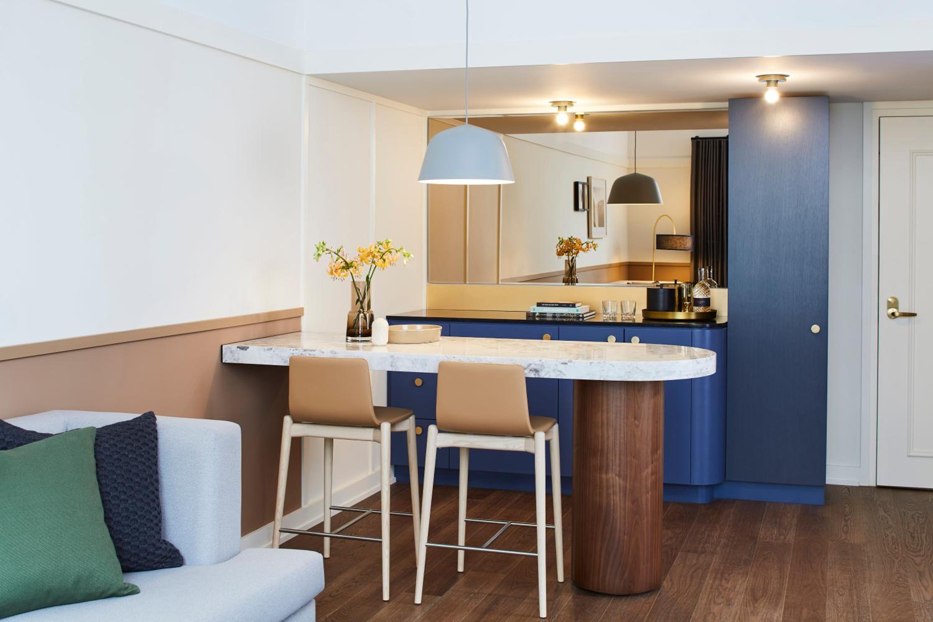 1 King One-Bedroom Suite