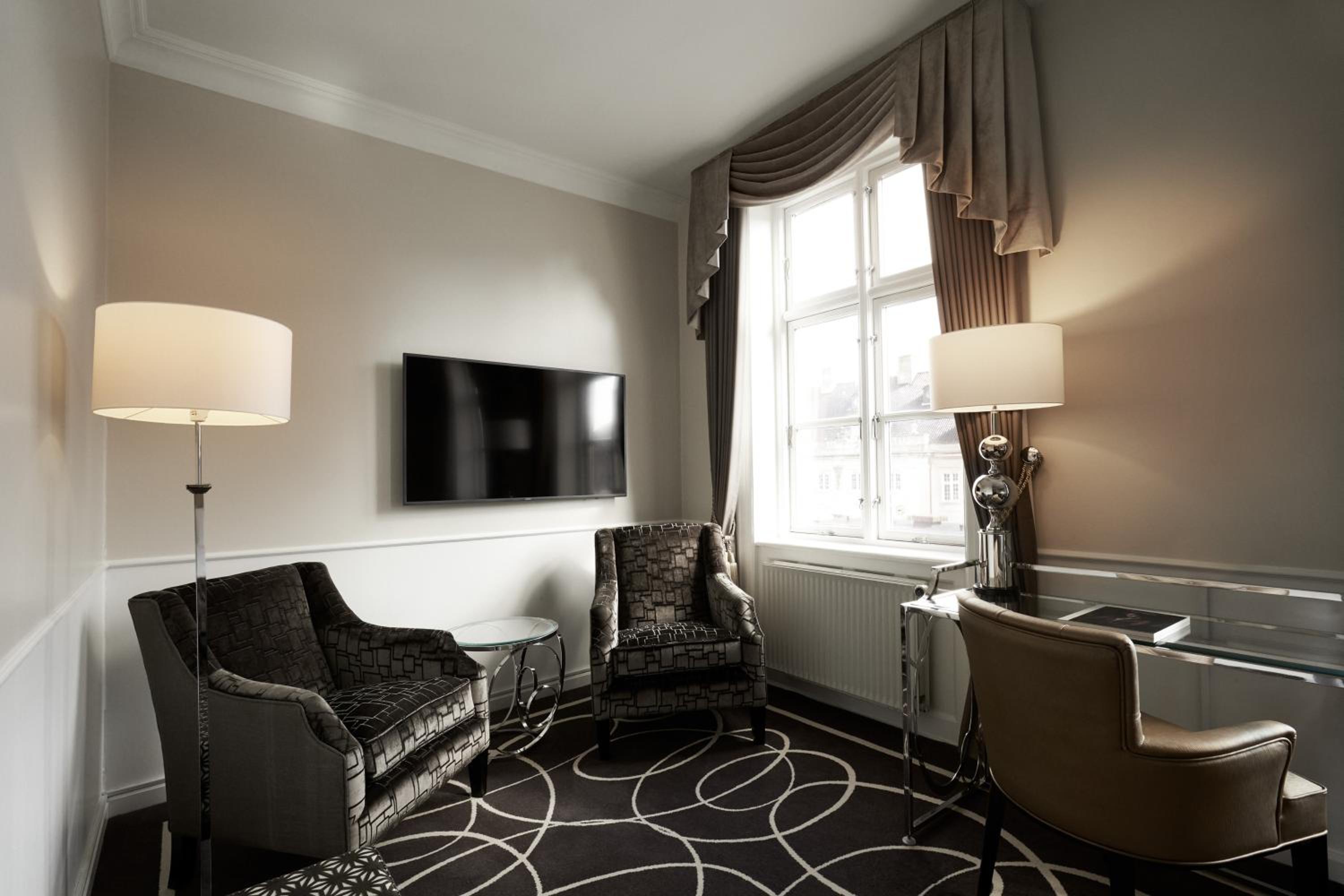 Junior Suite with Access to Executive Lounge