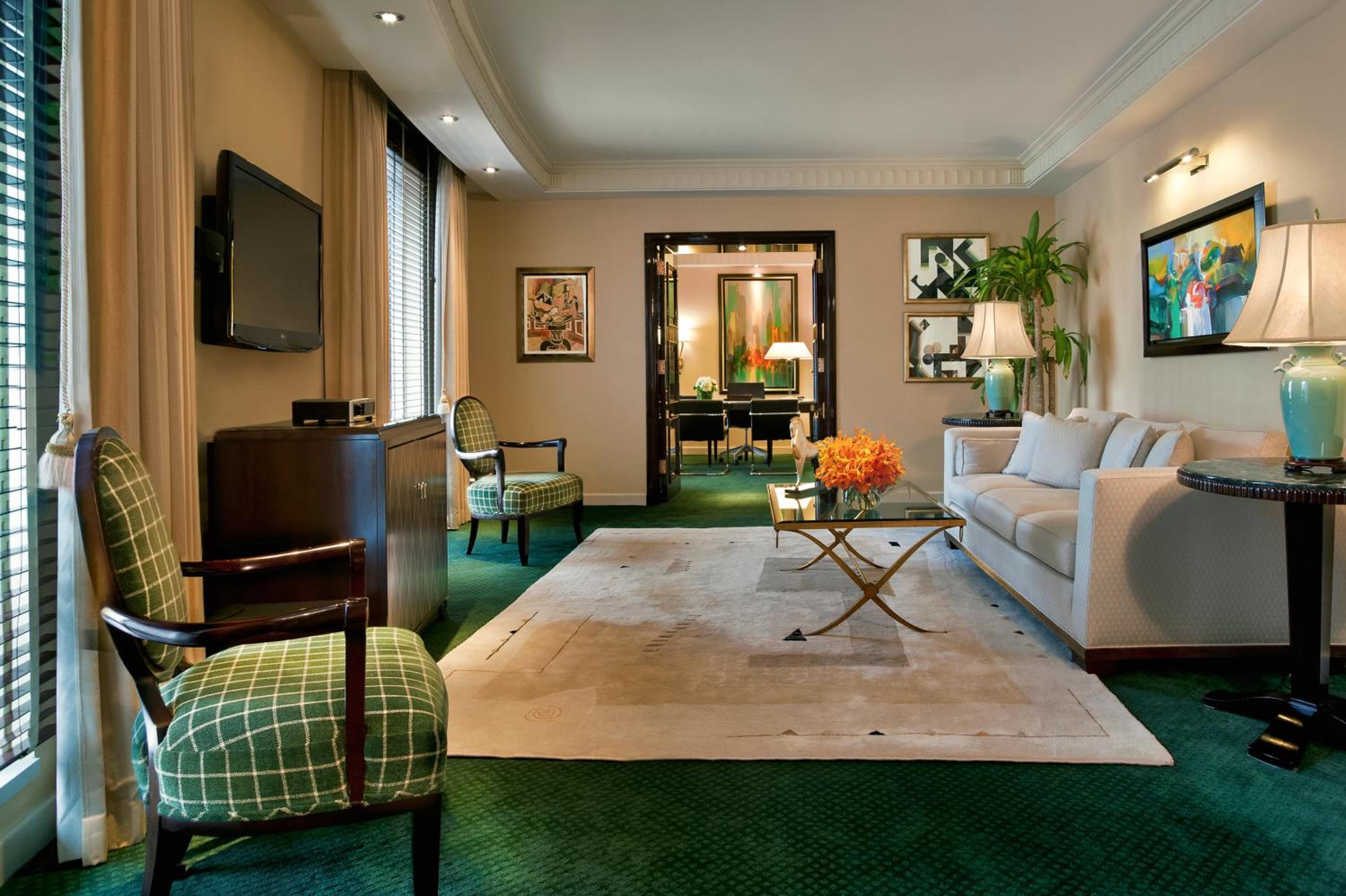 One-Bedroom King Penthouse Suite with Skyline View