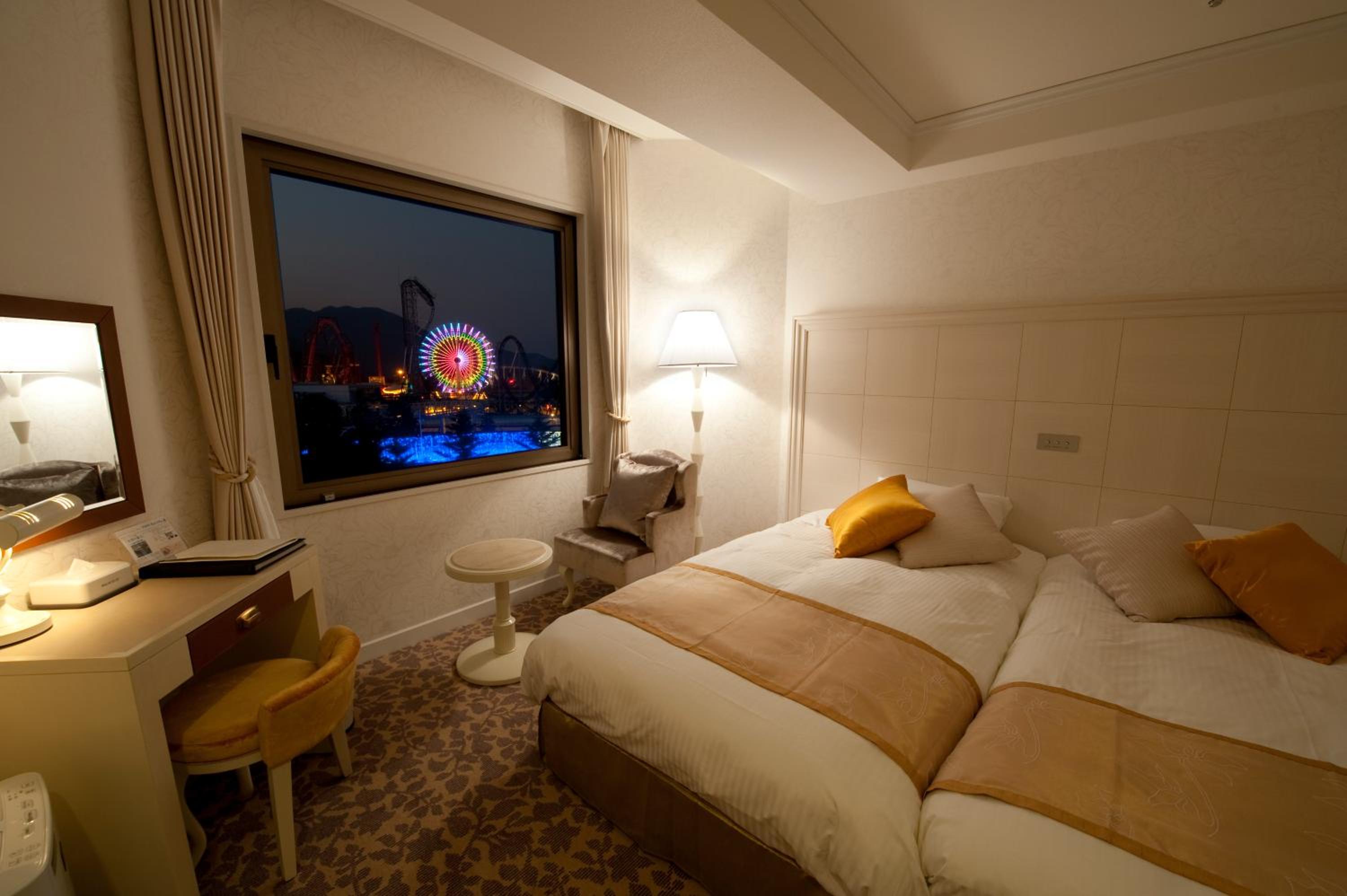 Casual Twin Room With View - Non-Smoking