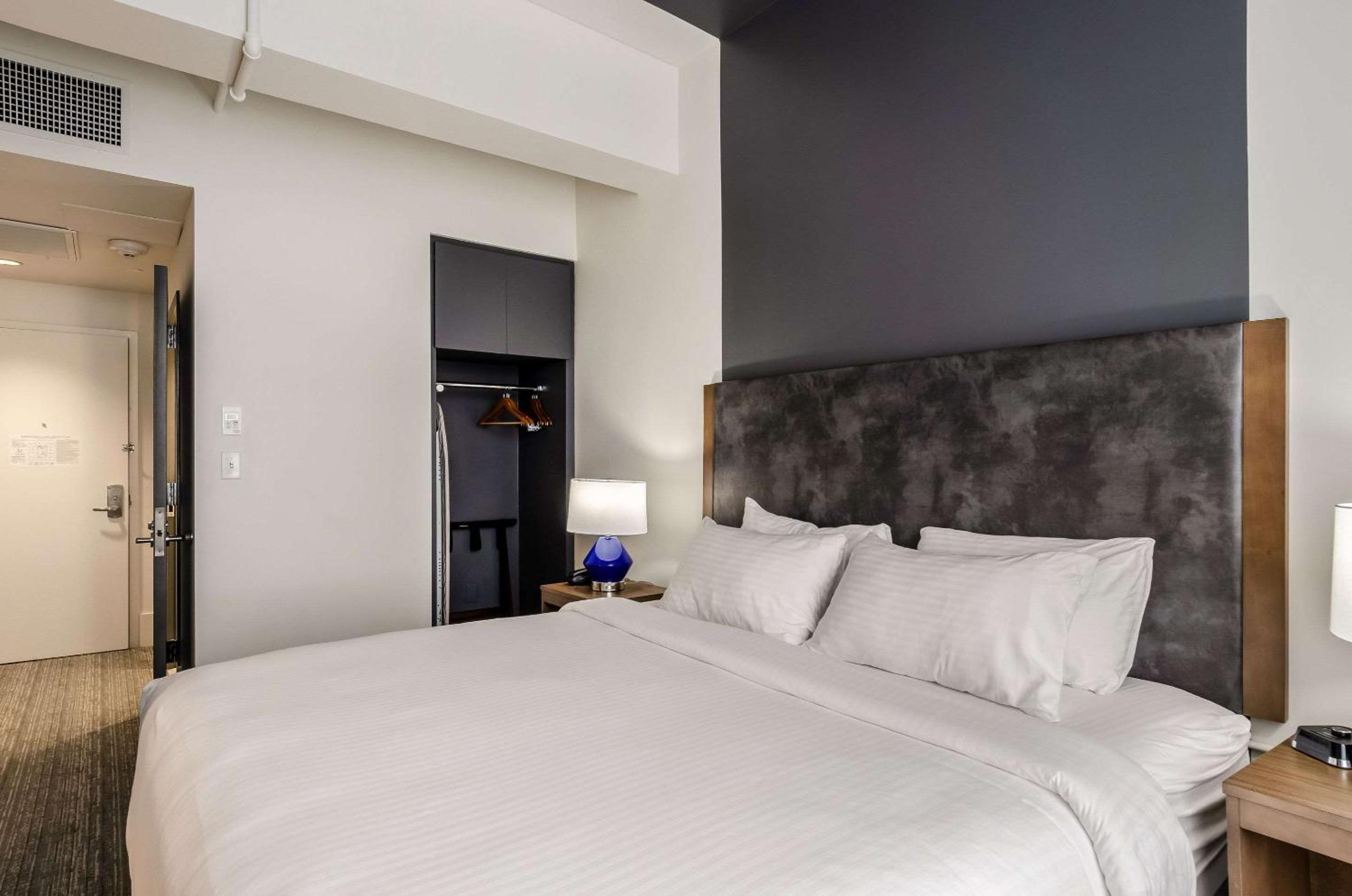 King Room - Non-Smoking