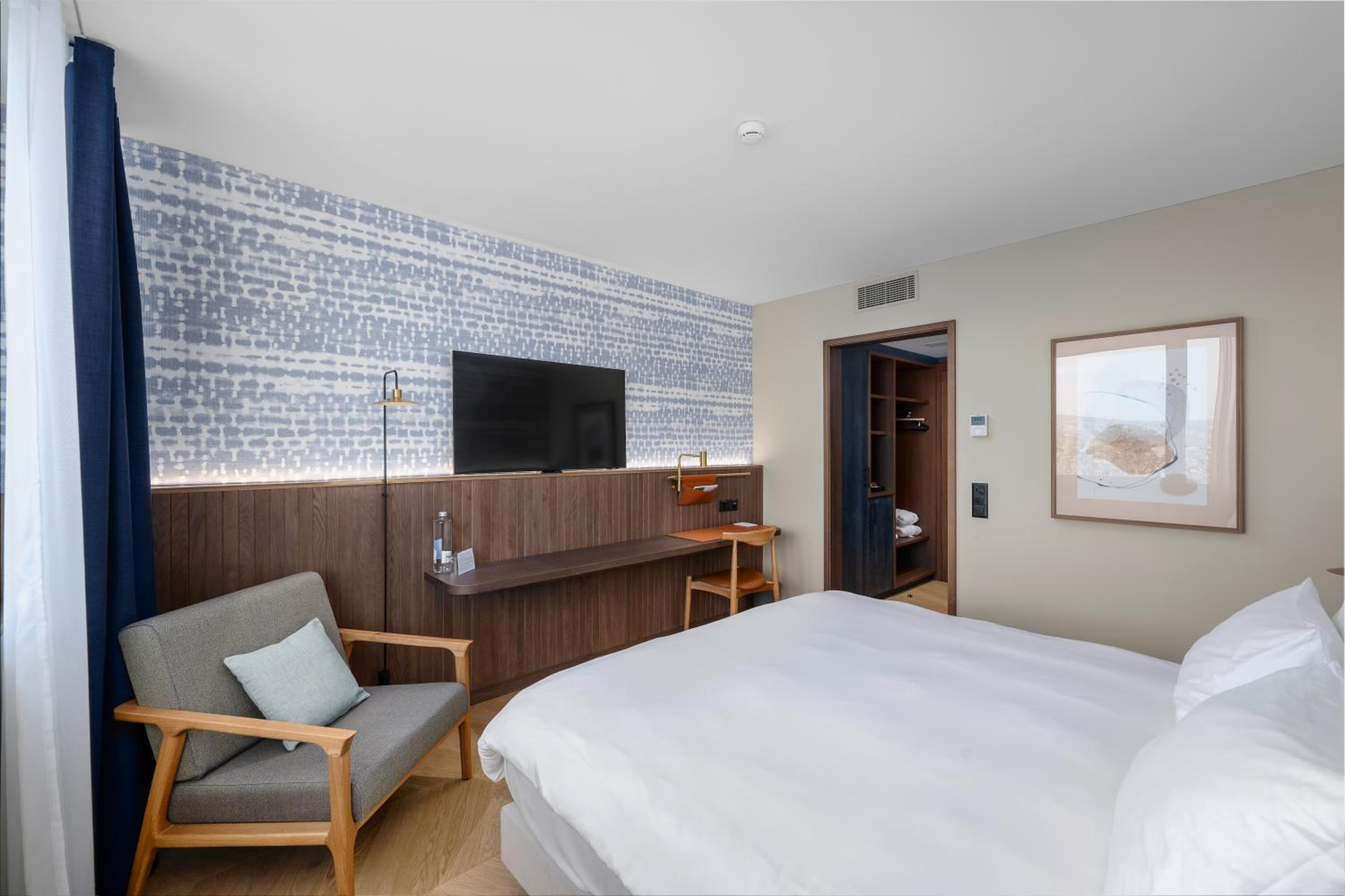 Standard Double Room Lake View