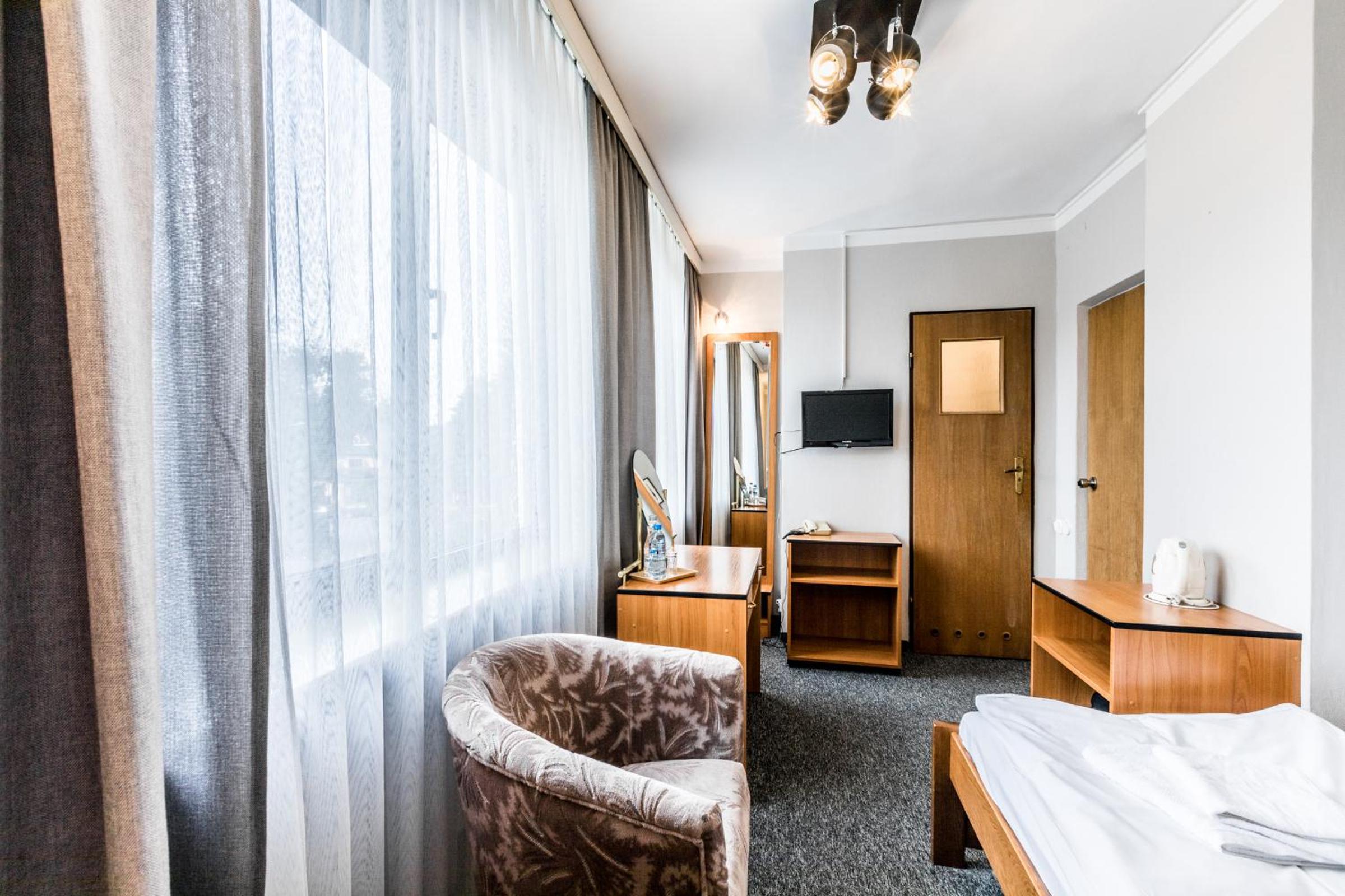 Small Double Room with Small Bathroom (Parking view)