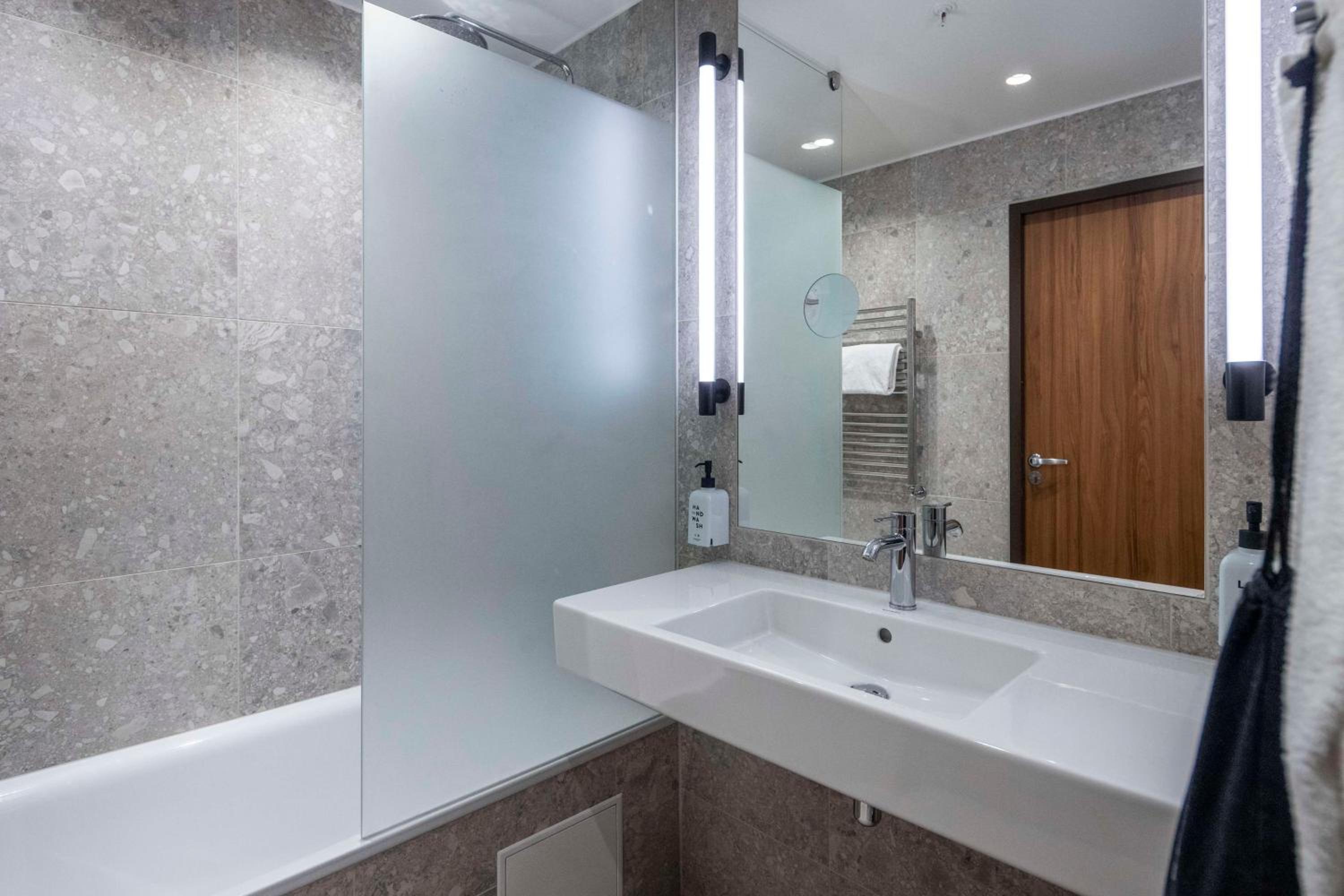 Family Room - Wellness and pool access excluded