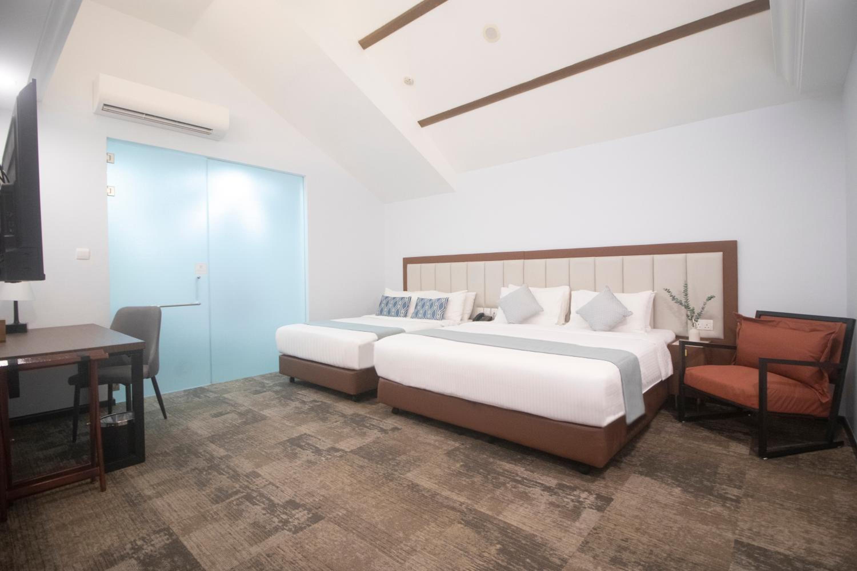 Quad Room with Skylight & Bathtub