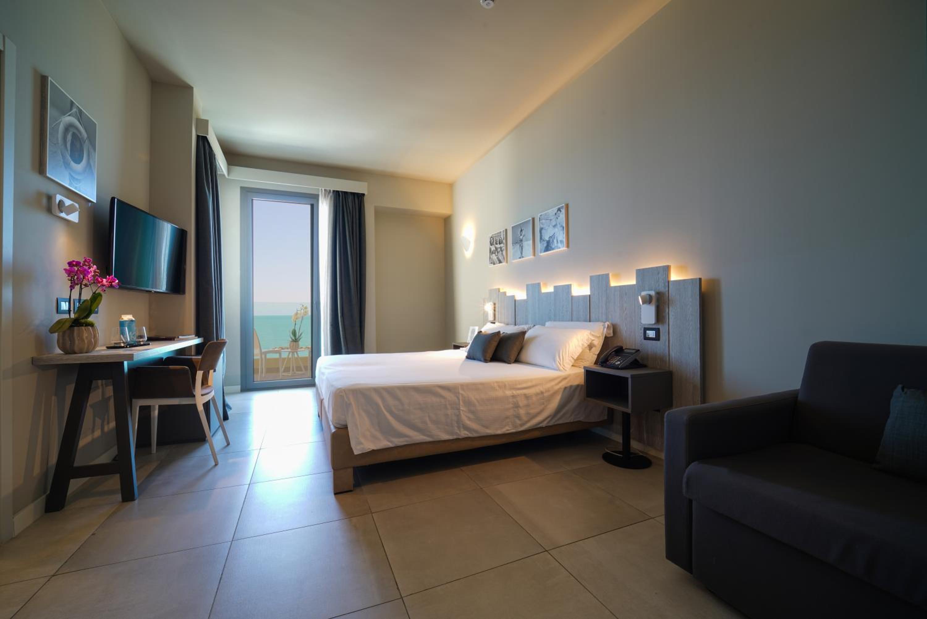 Triple Room with Sea View (2 Adults + 1 Child)