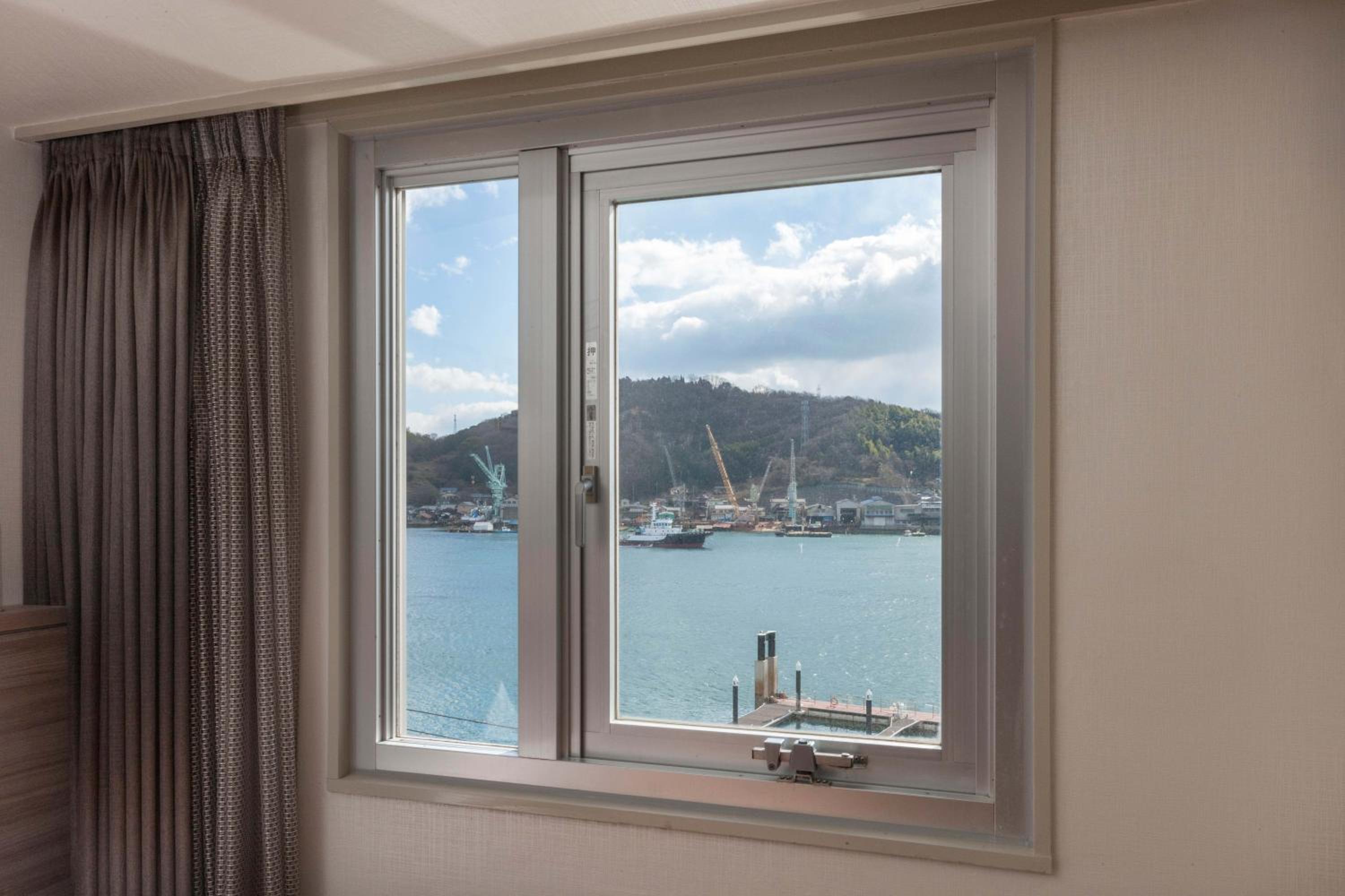 Deluxe Twin Room with Sea View - Non-Smoking