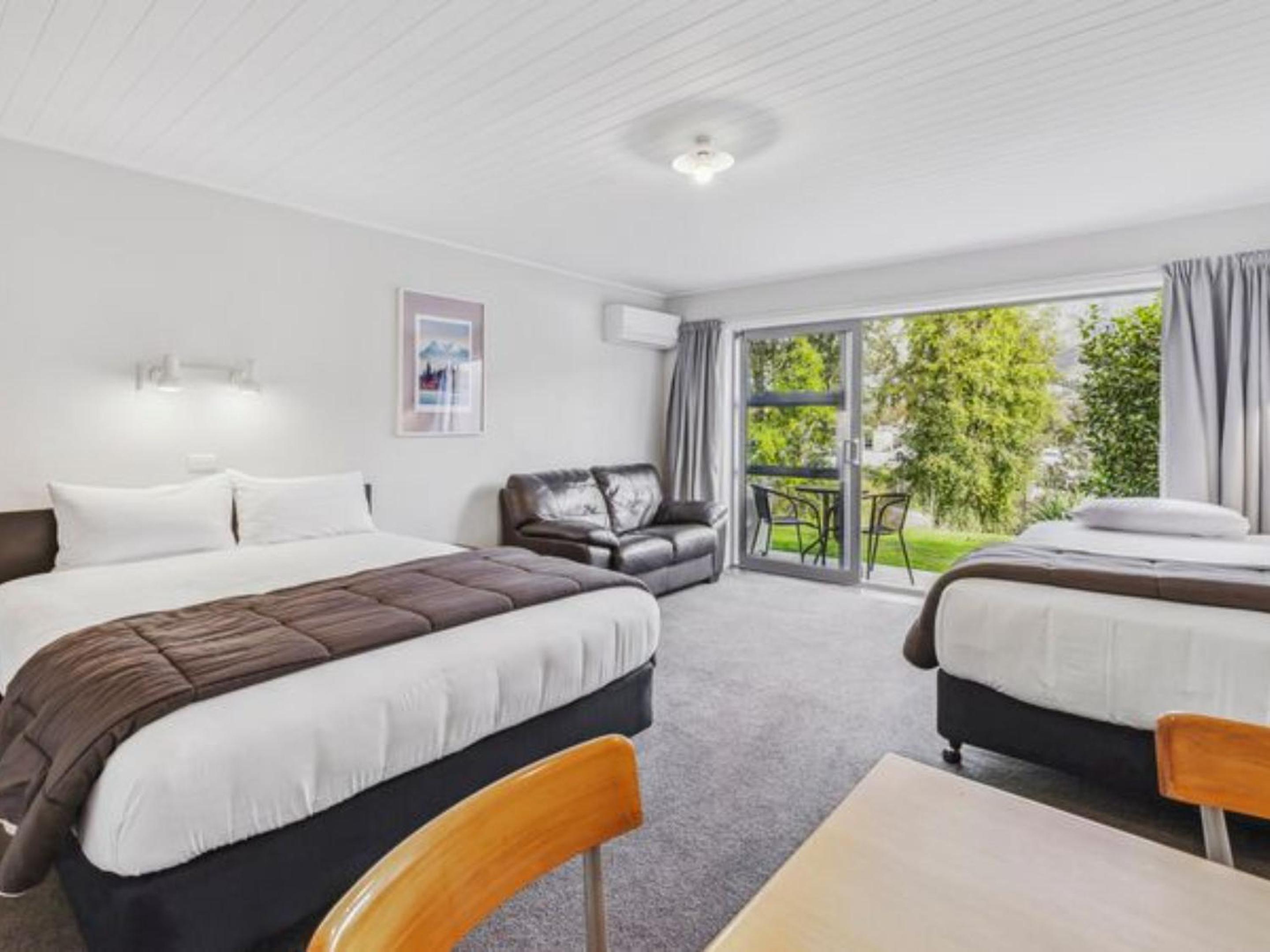 Superior Double or Twin Room with Mountain View