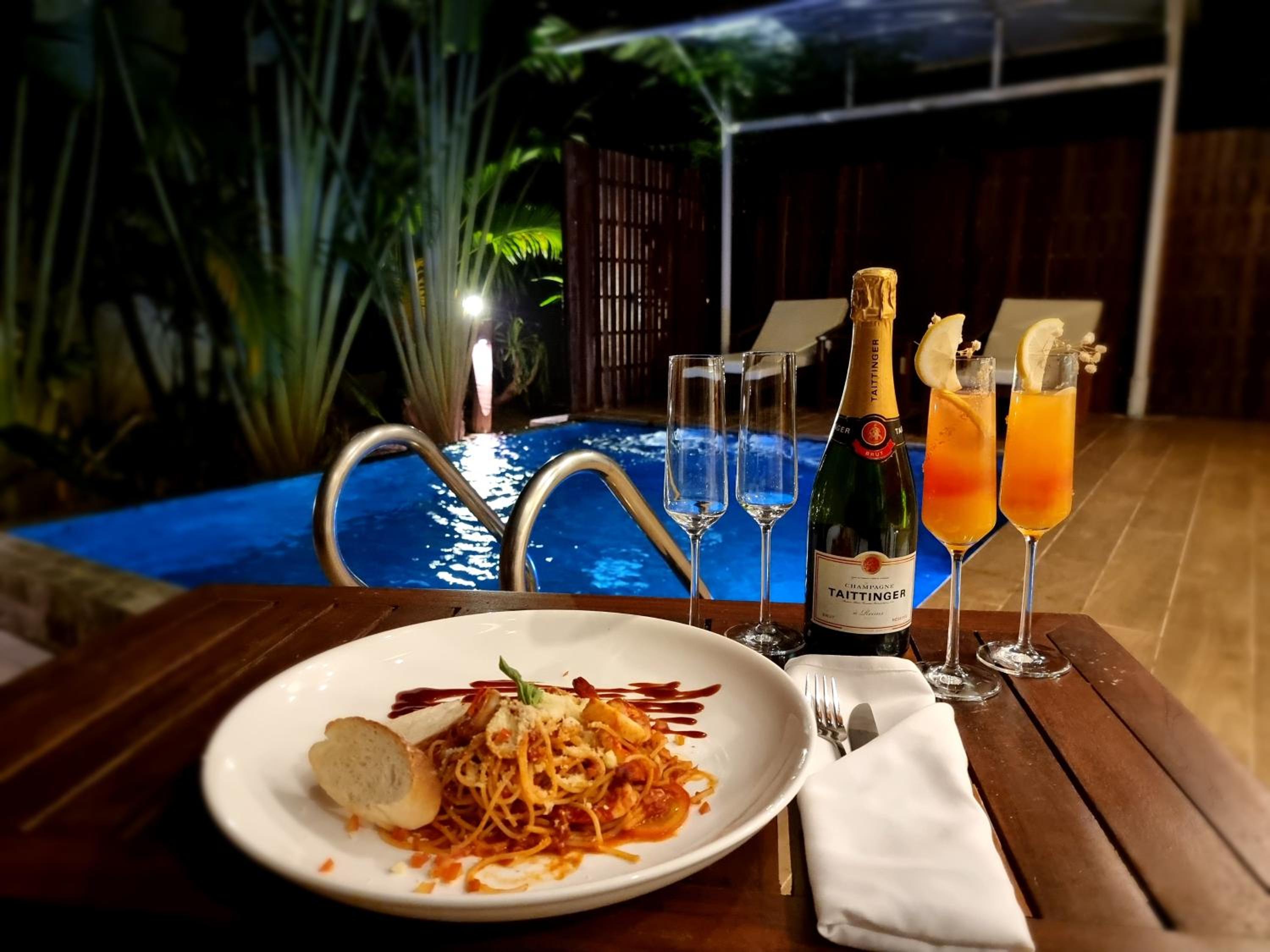 Executive Private Pool with 1 time fruit basket 