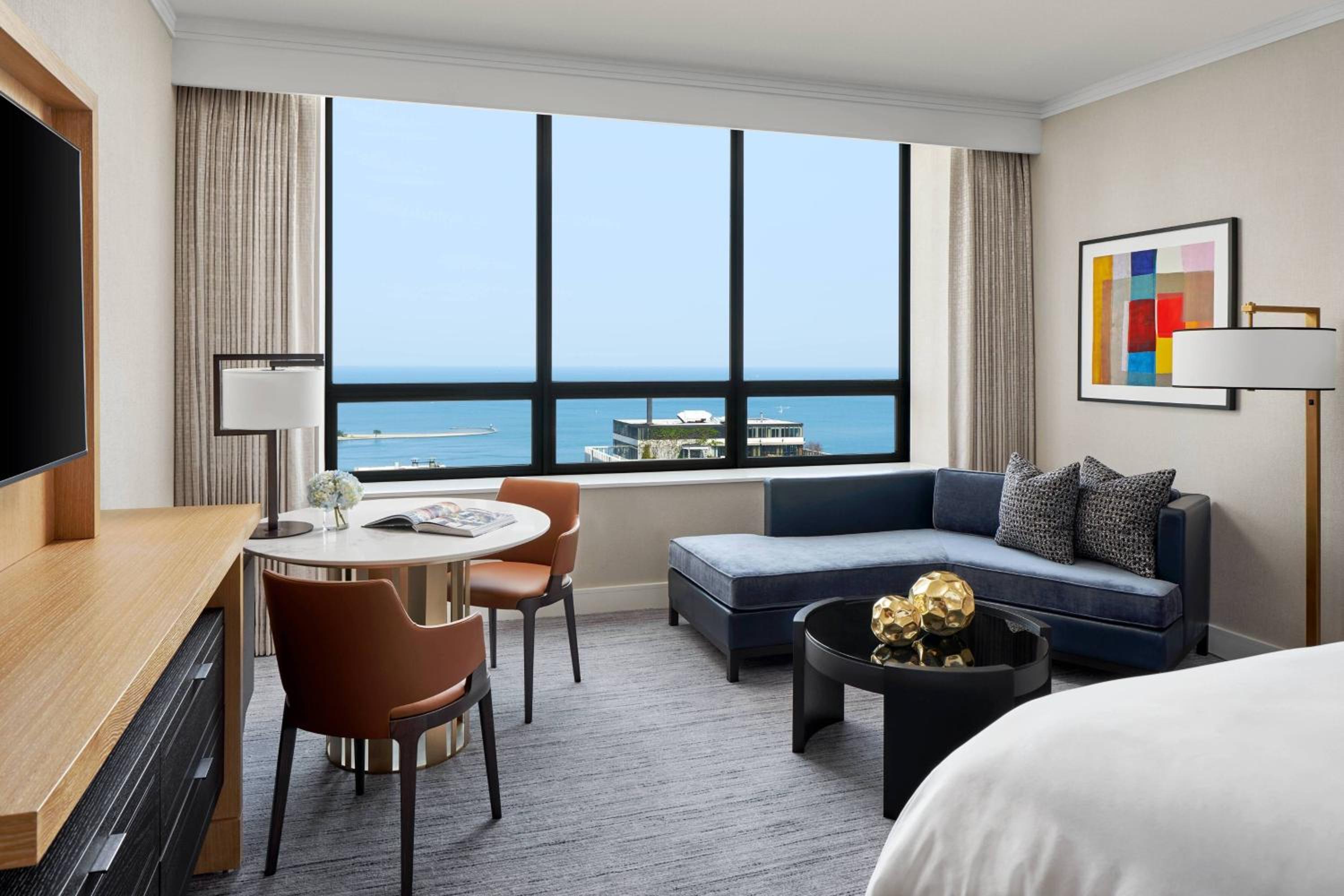 King Guest Room with Lake View and Lounge Access