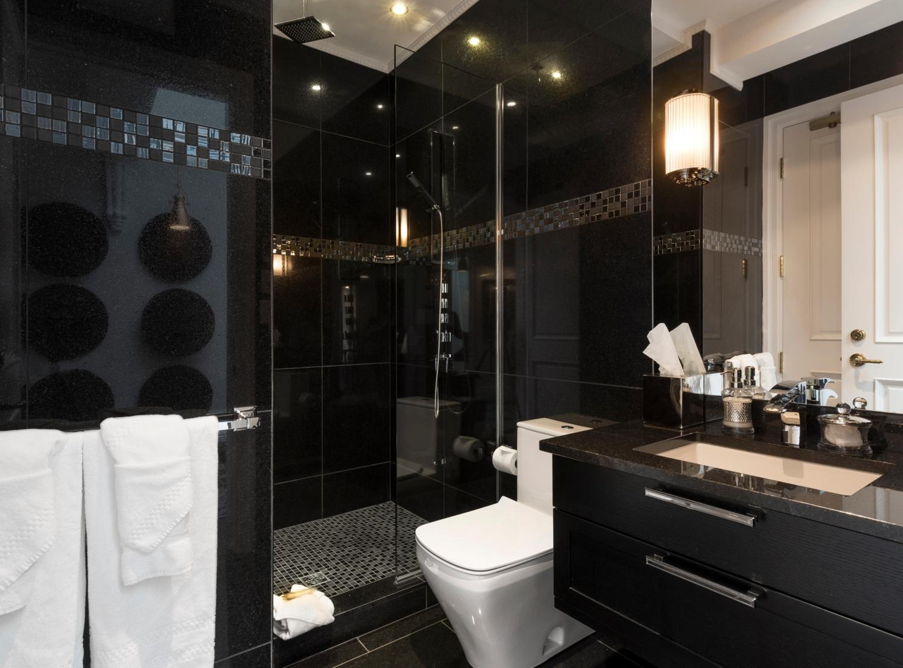 Queen Room in Penthouse 3 / Building B / No Kitchenette / Animals Not Permitted