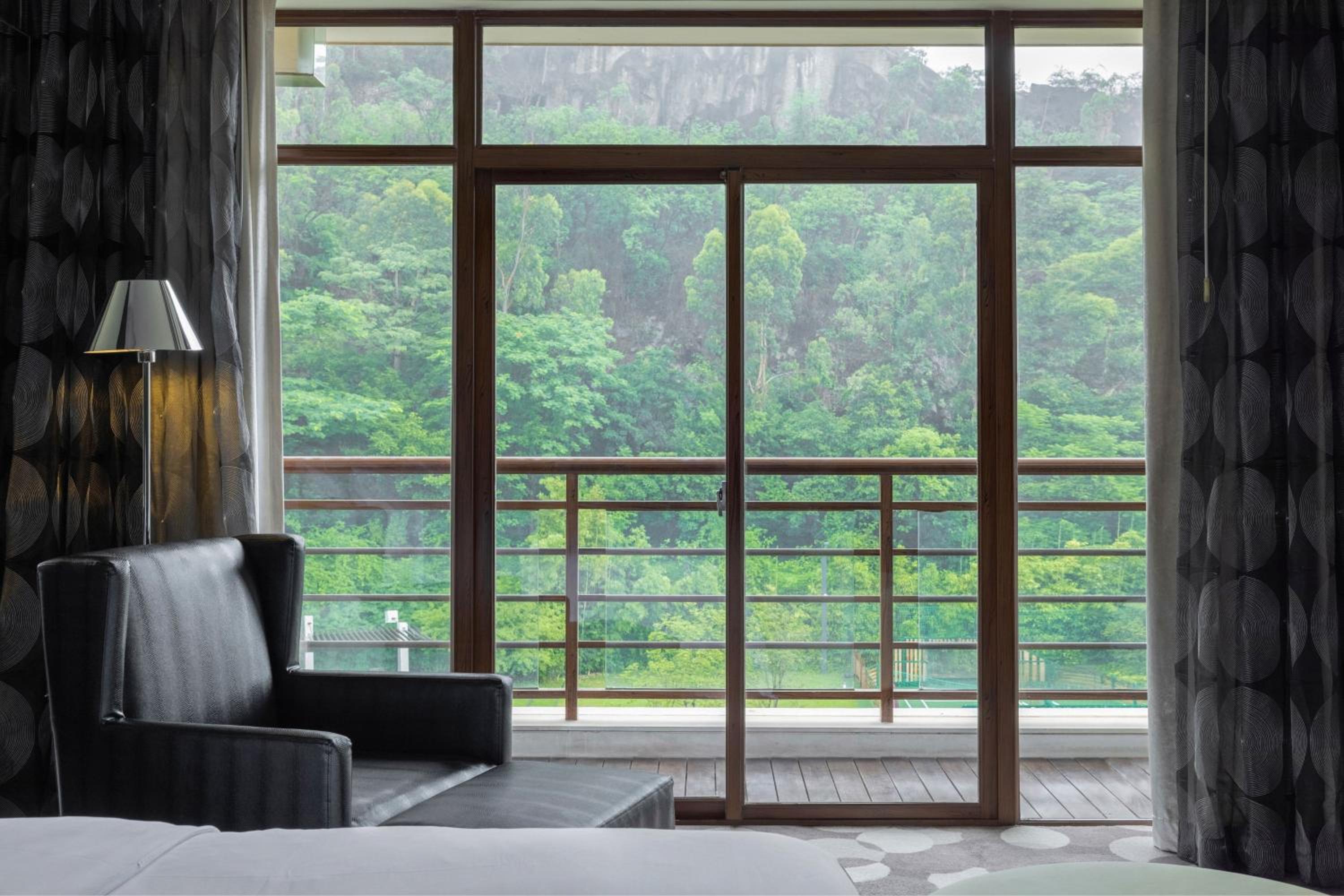 2 Double bed room with Balcony, Mountain View