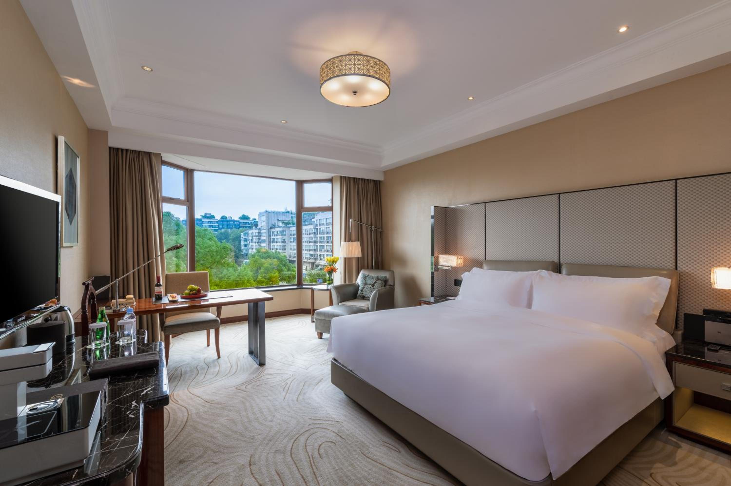 Luxury King Room with City View