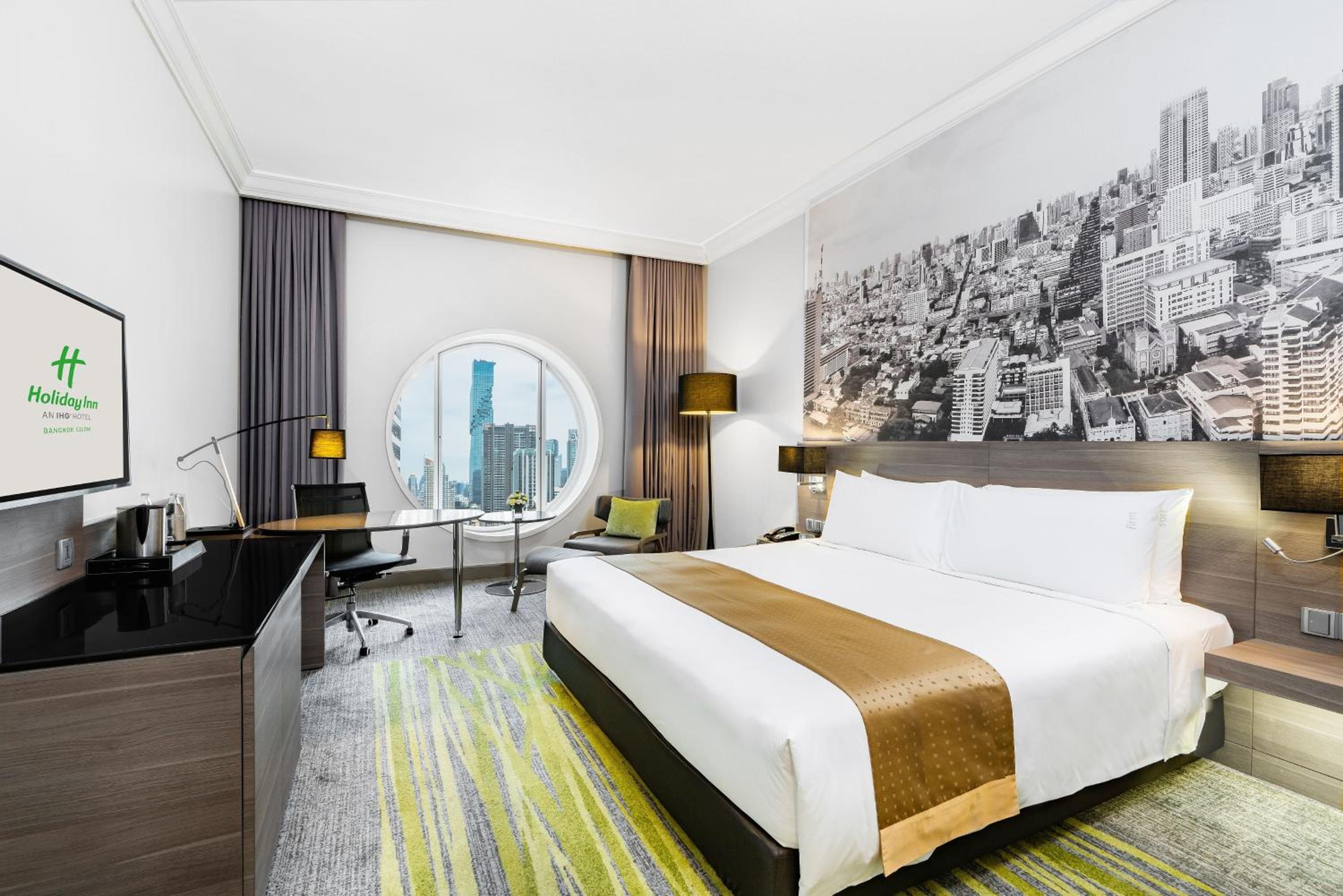 Standard King Room With City View