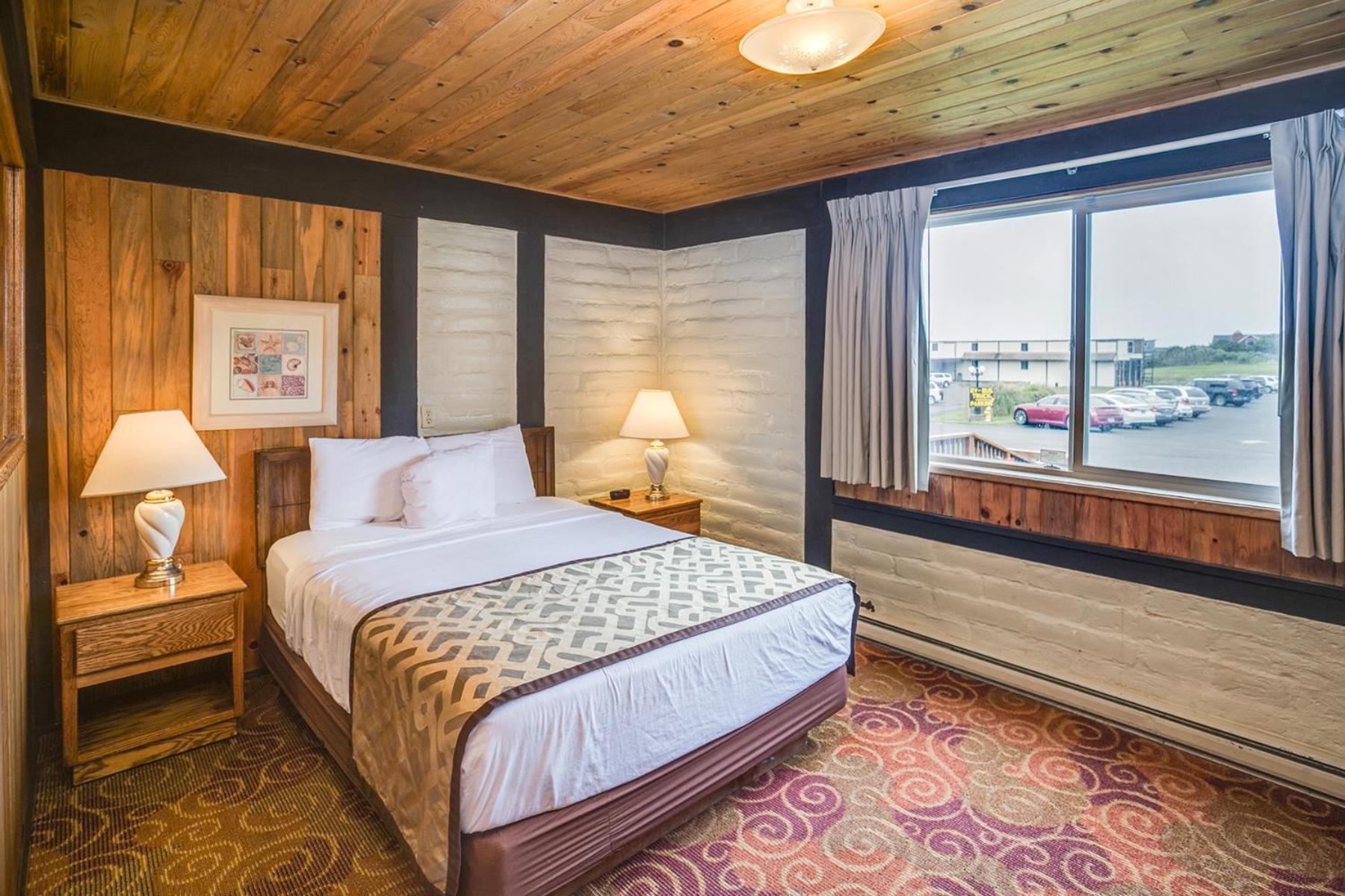 Two-Bedroom Suite with Kitchen and Hillside View - Pet Friendly