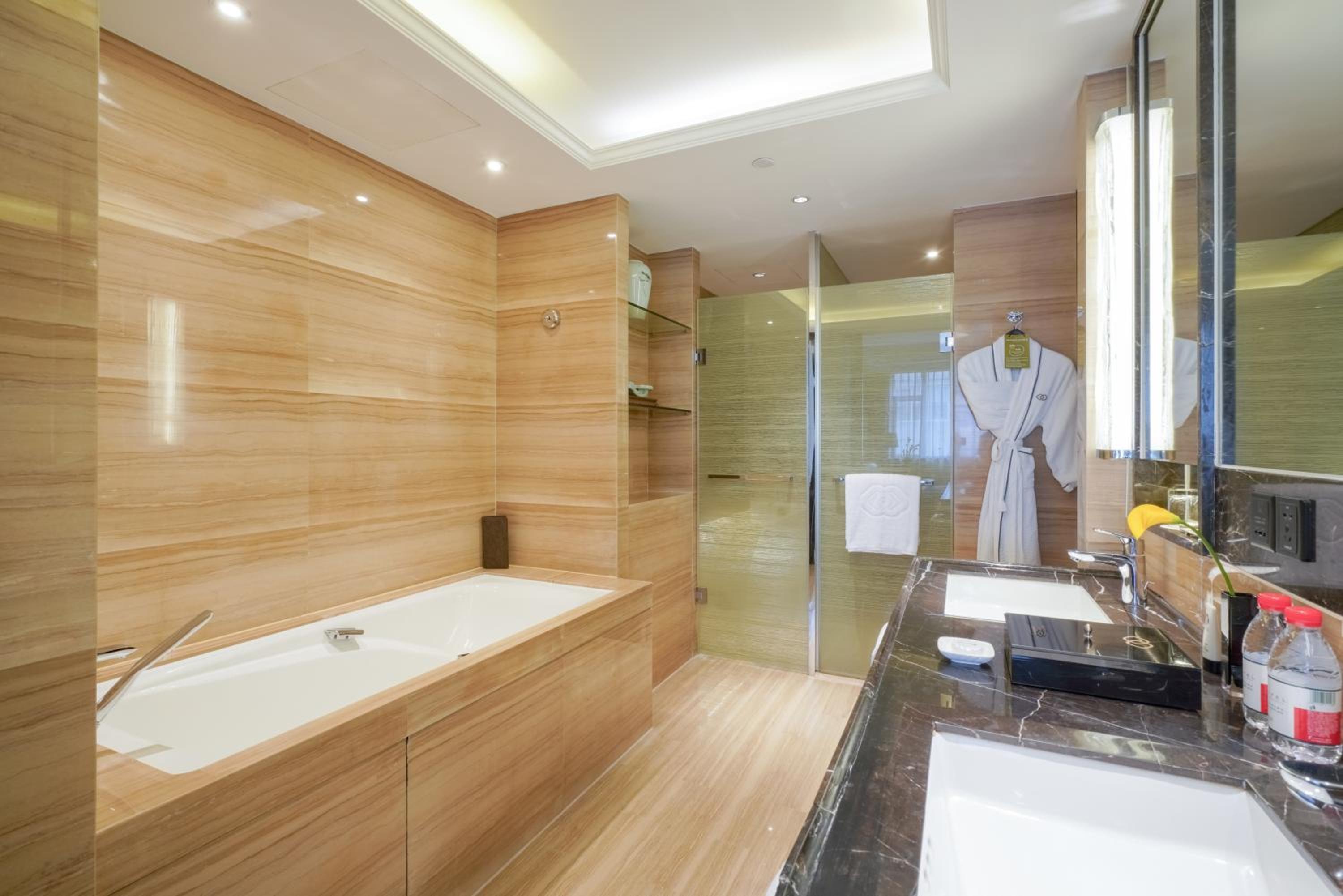 Luxury King Room with City View