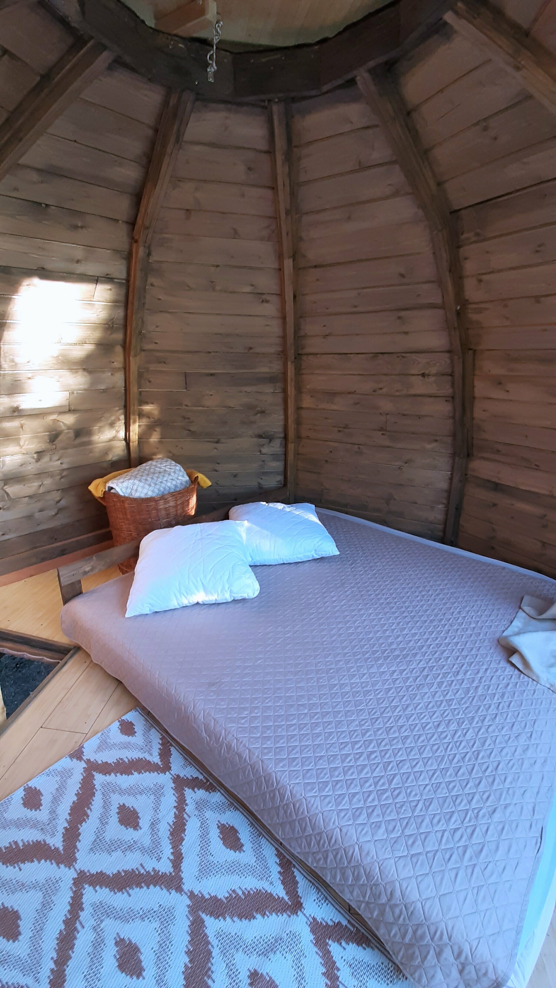 Двух-ярусный геокупол с видом на залив