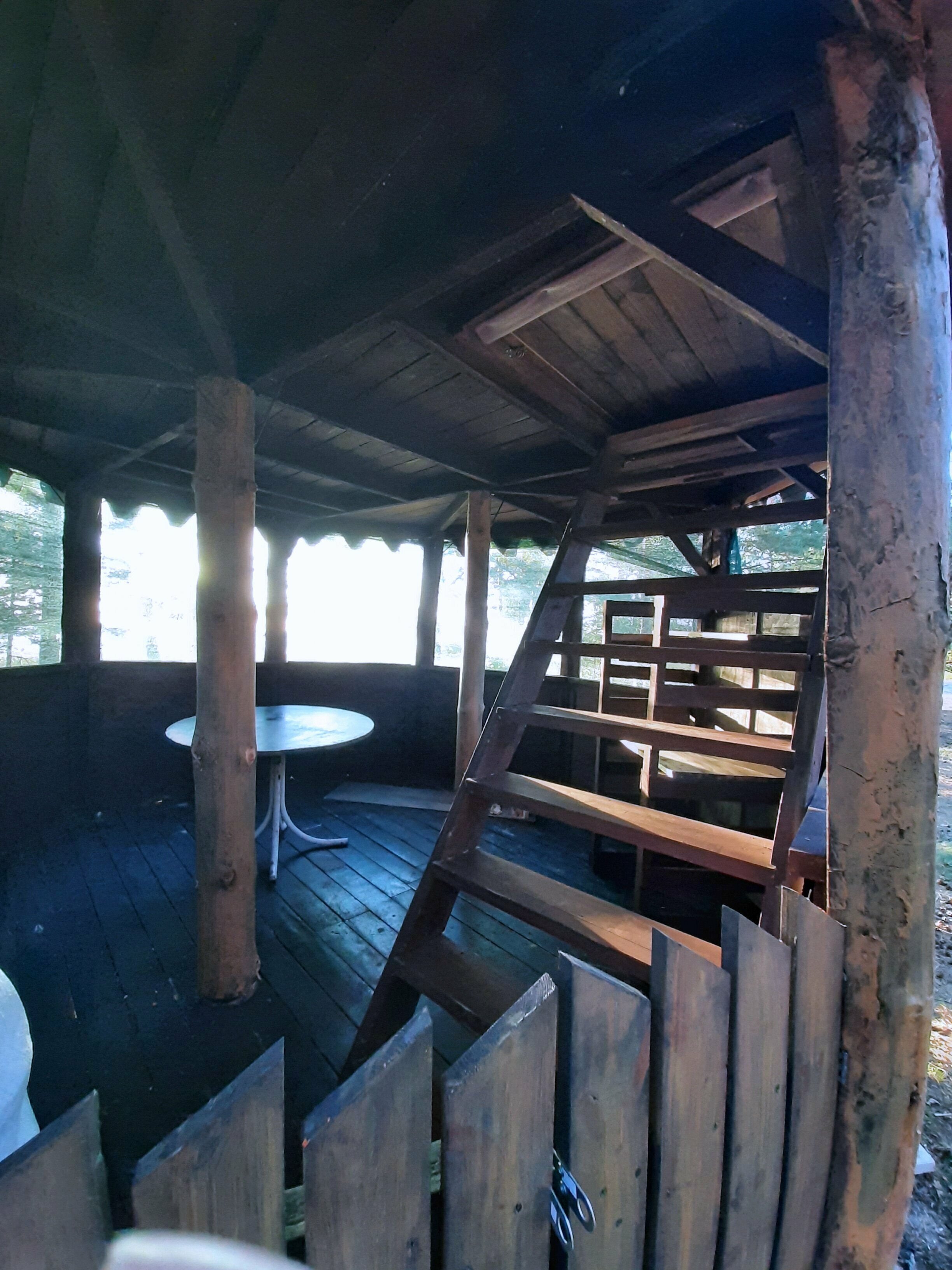 Двух-ярусный геокупол с видом на залив