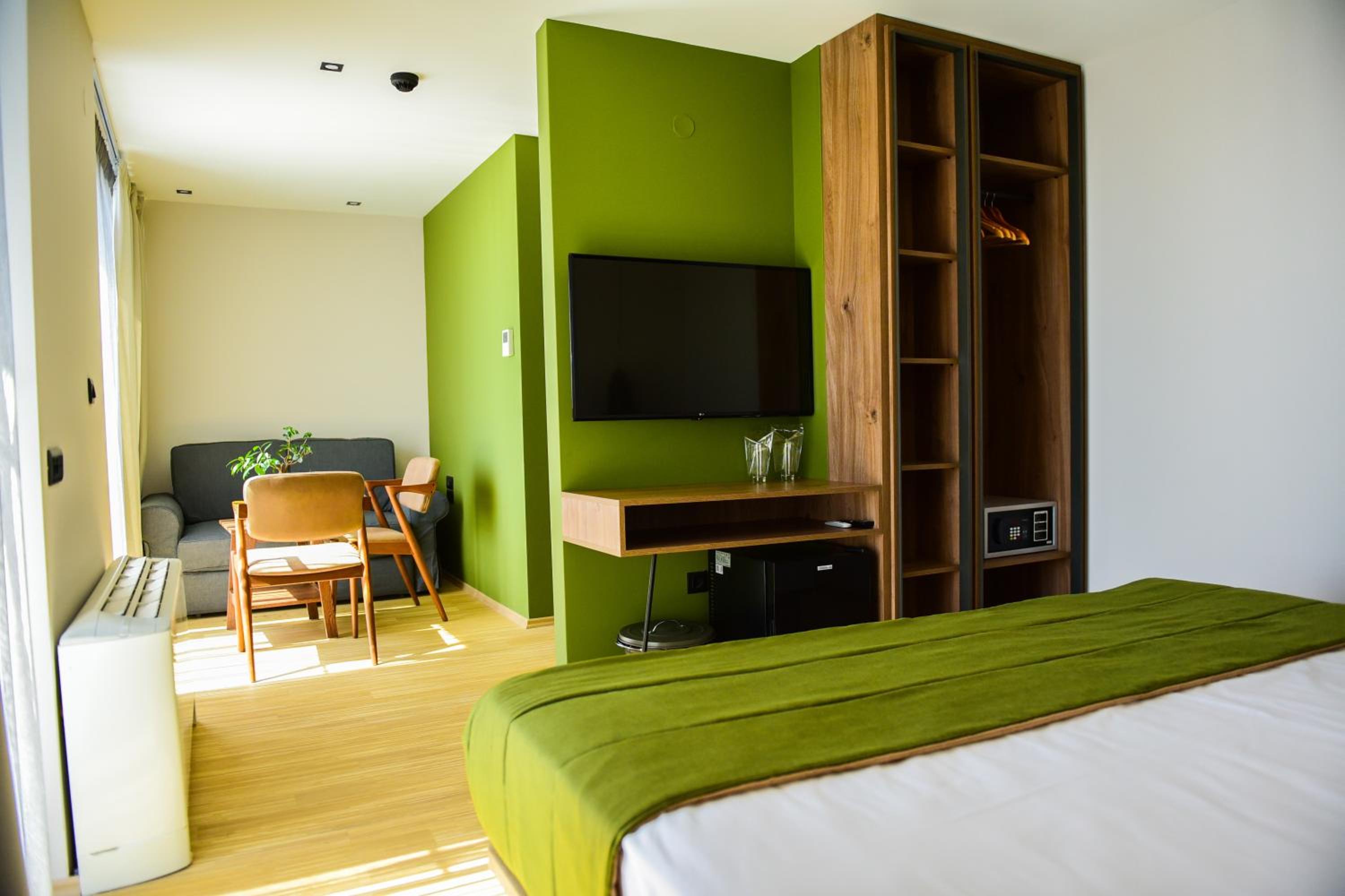 Suite with Lake View