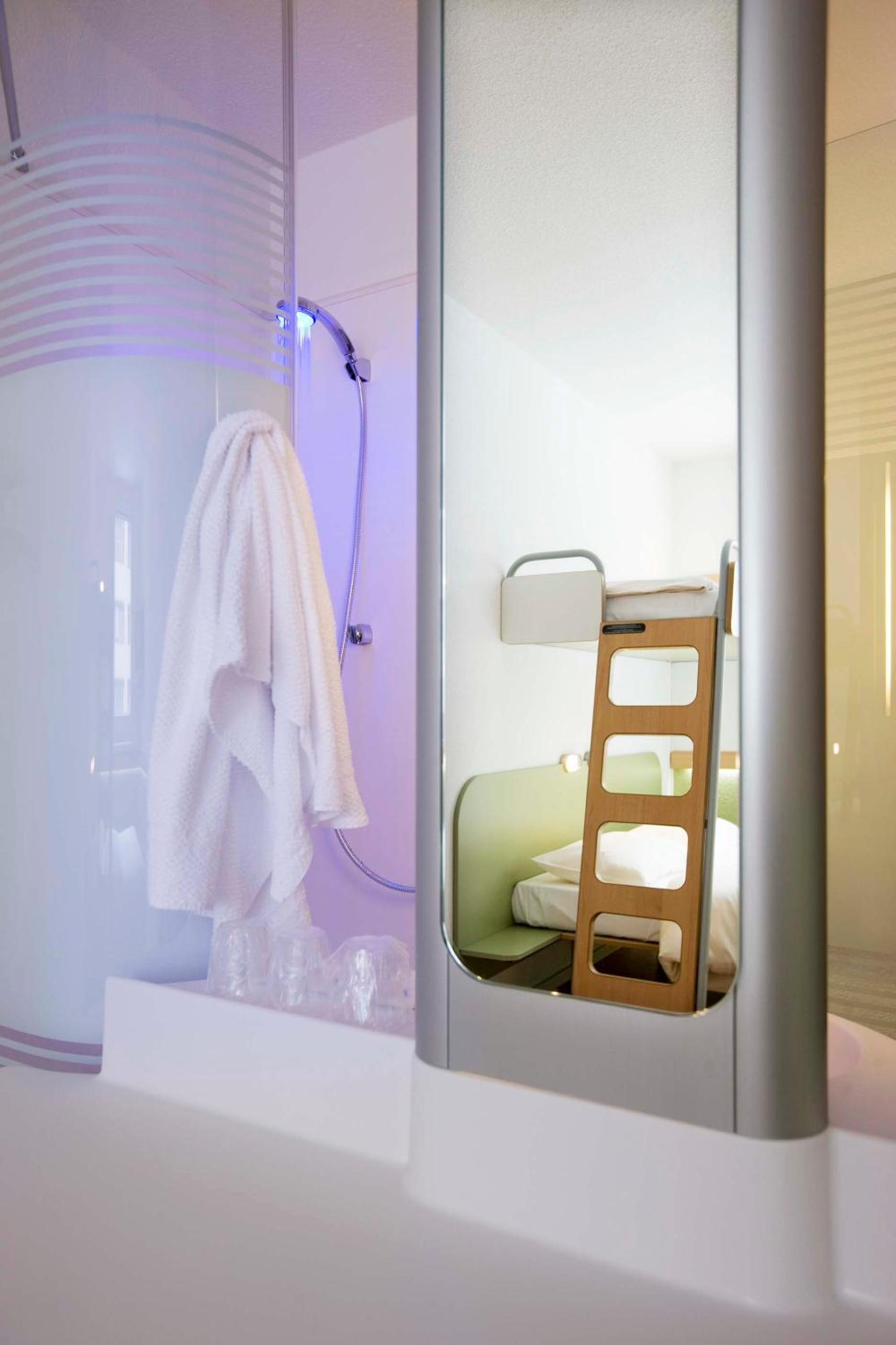 Standard Room with 1 Double and 1 Single Bed