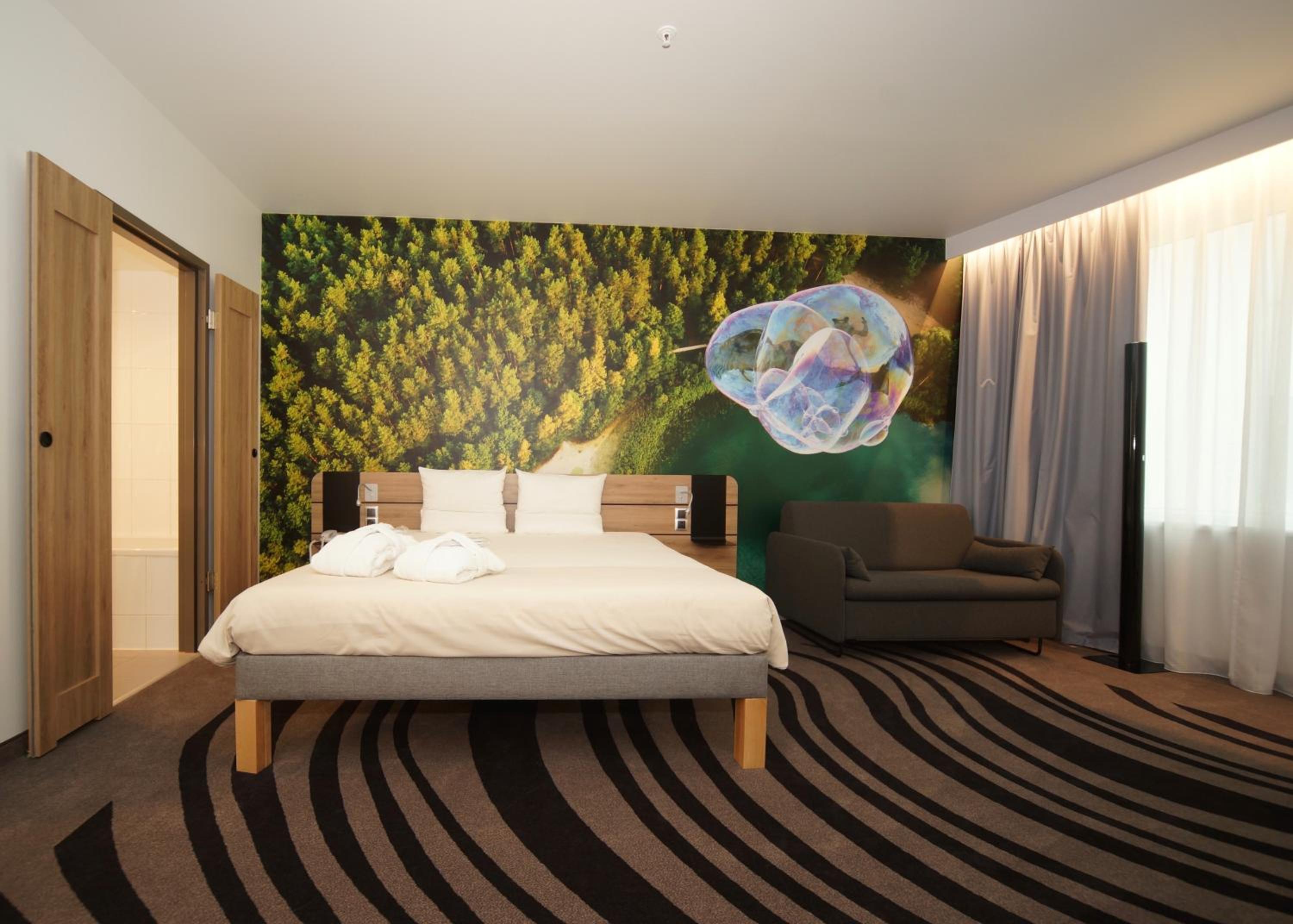 Executive Queen Room with Sofa