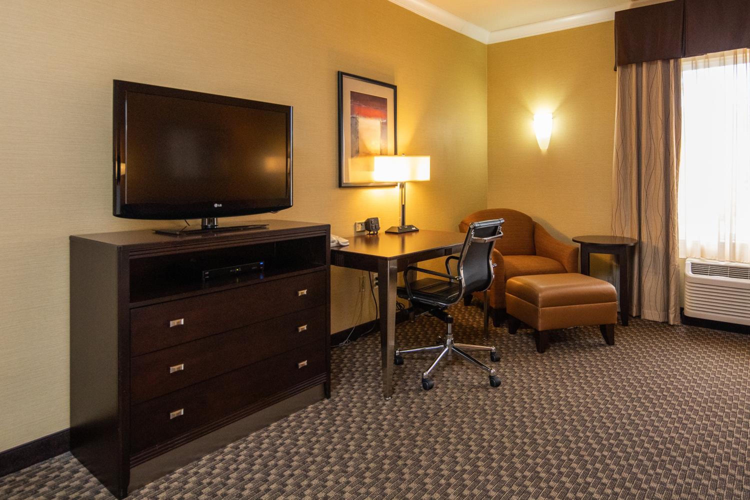 Executive Suite - Non-Smoking