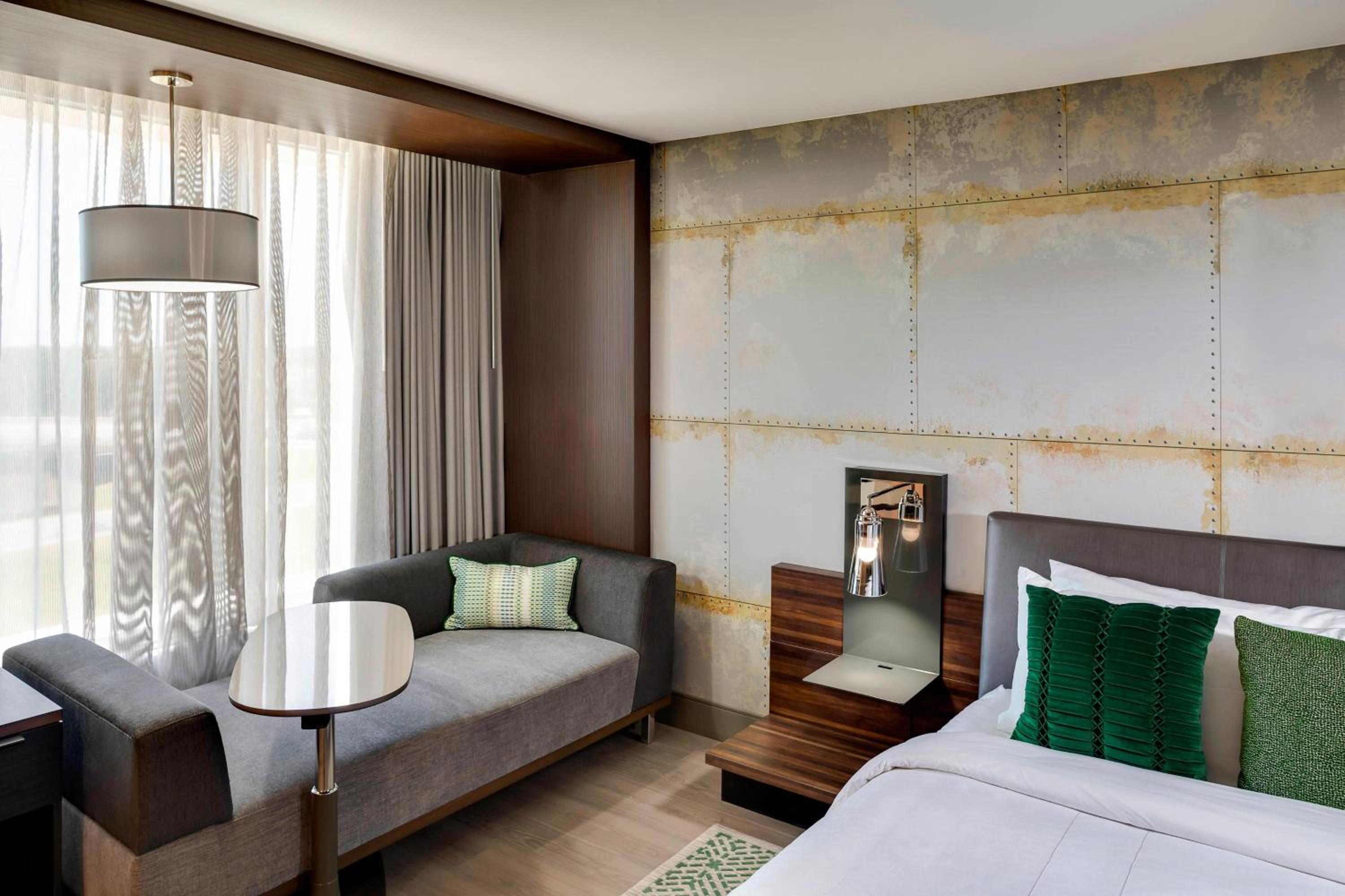 King Room with Lounge Access
