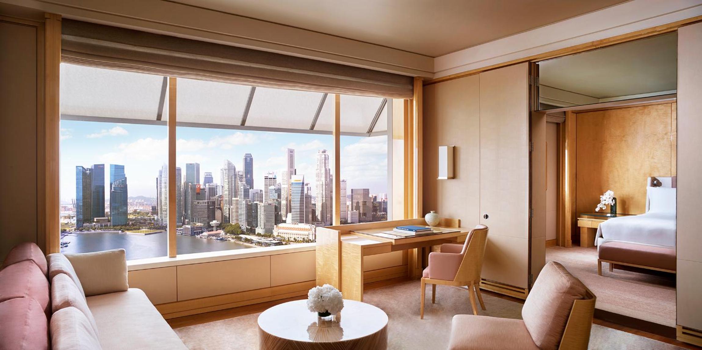 Club Deluxe Suite, 1 King Bed, Marina Bay View, Lounge Access