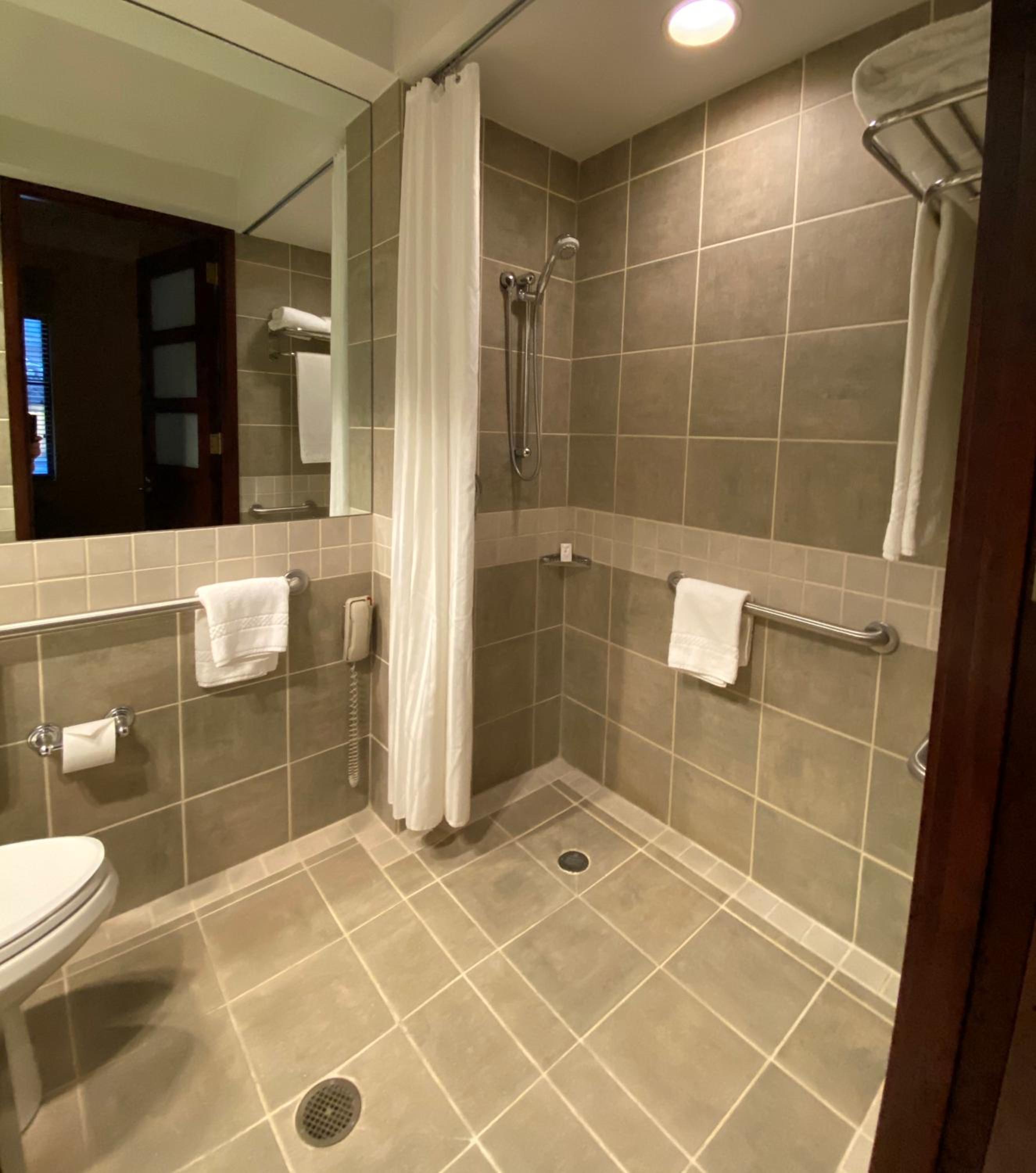 Queen Room - Disability Access