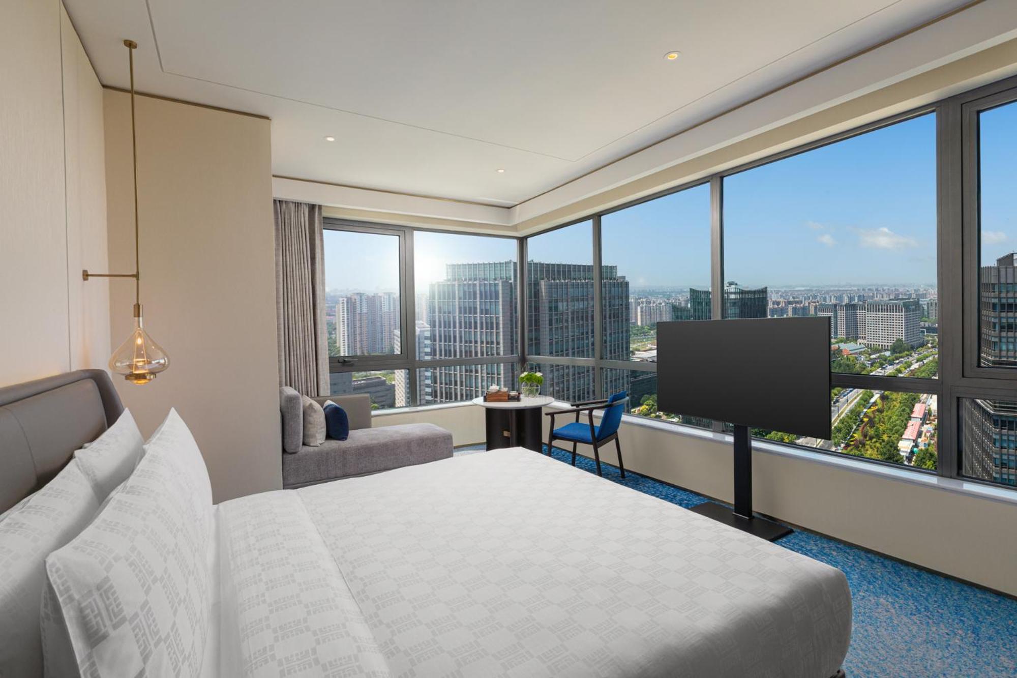 Standard King Room with City View