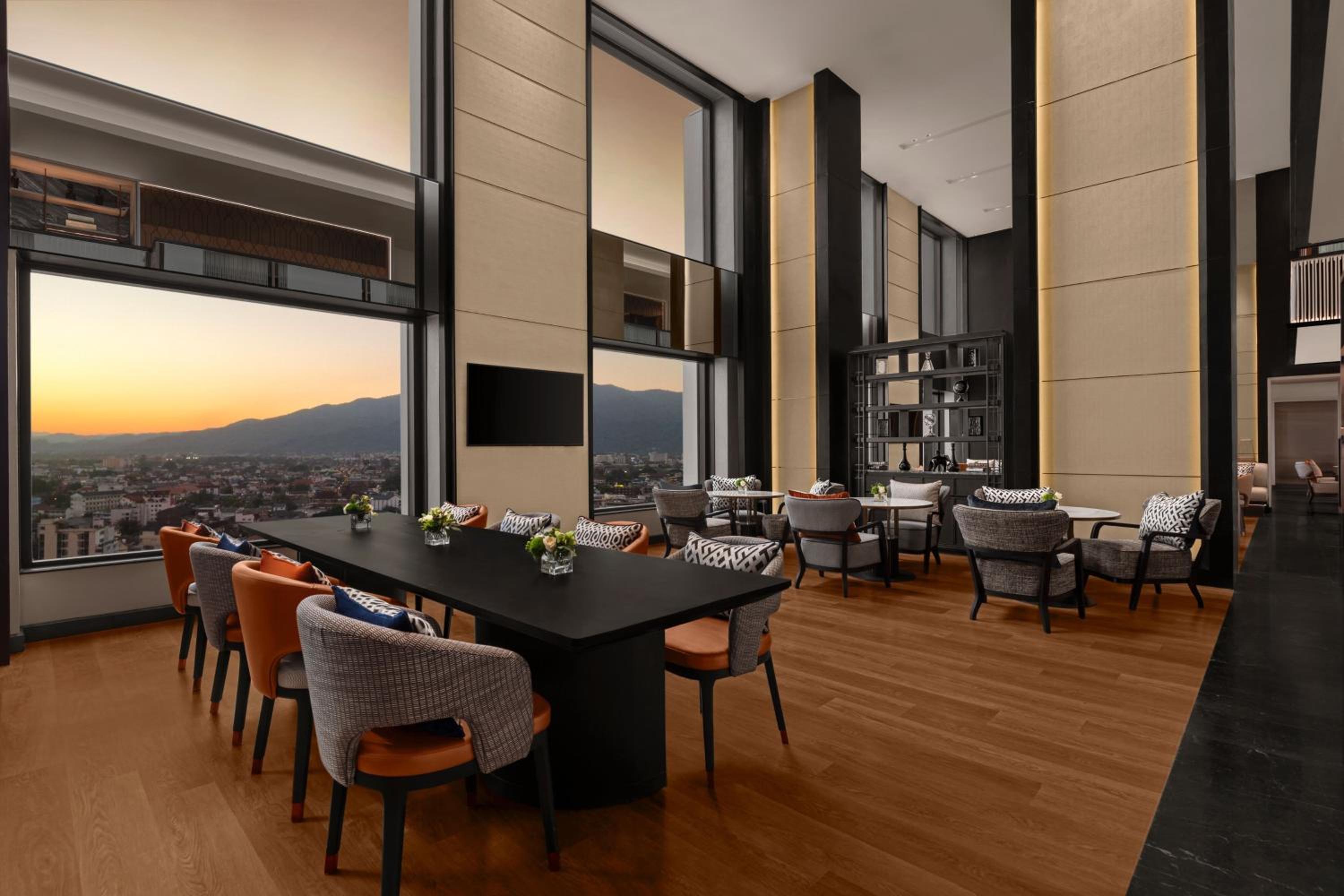 Club Suite - King Bed - High Floor - Club Lounge Access - Mountain View