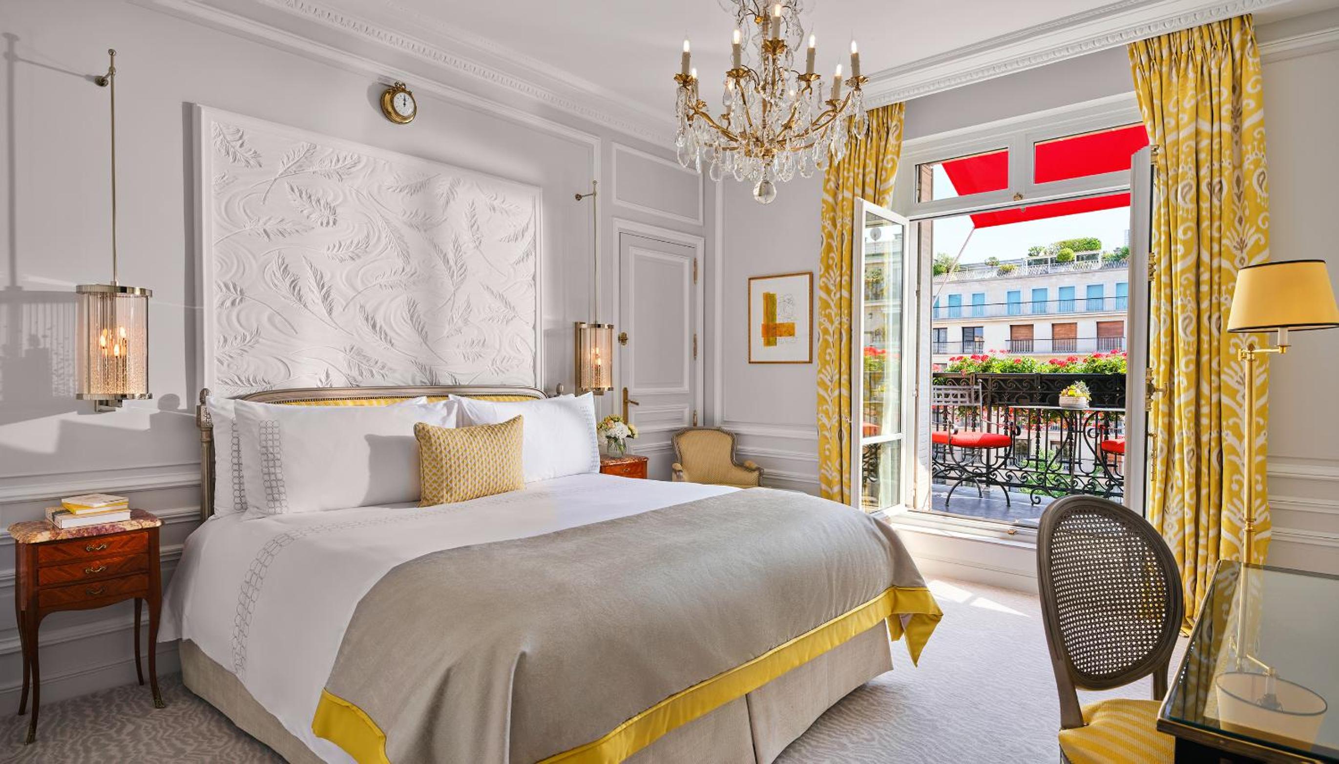 Deluxe Room, avenue Montaigne view 