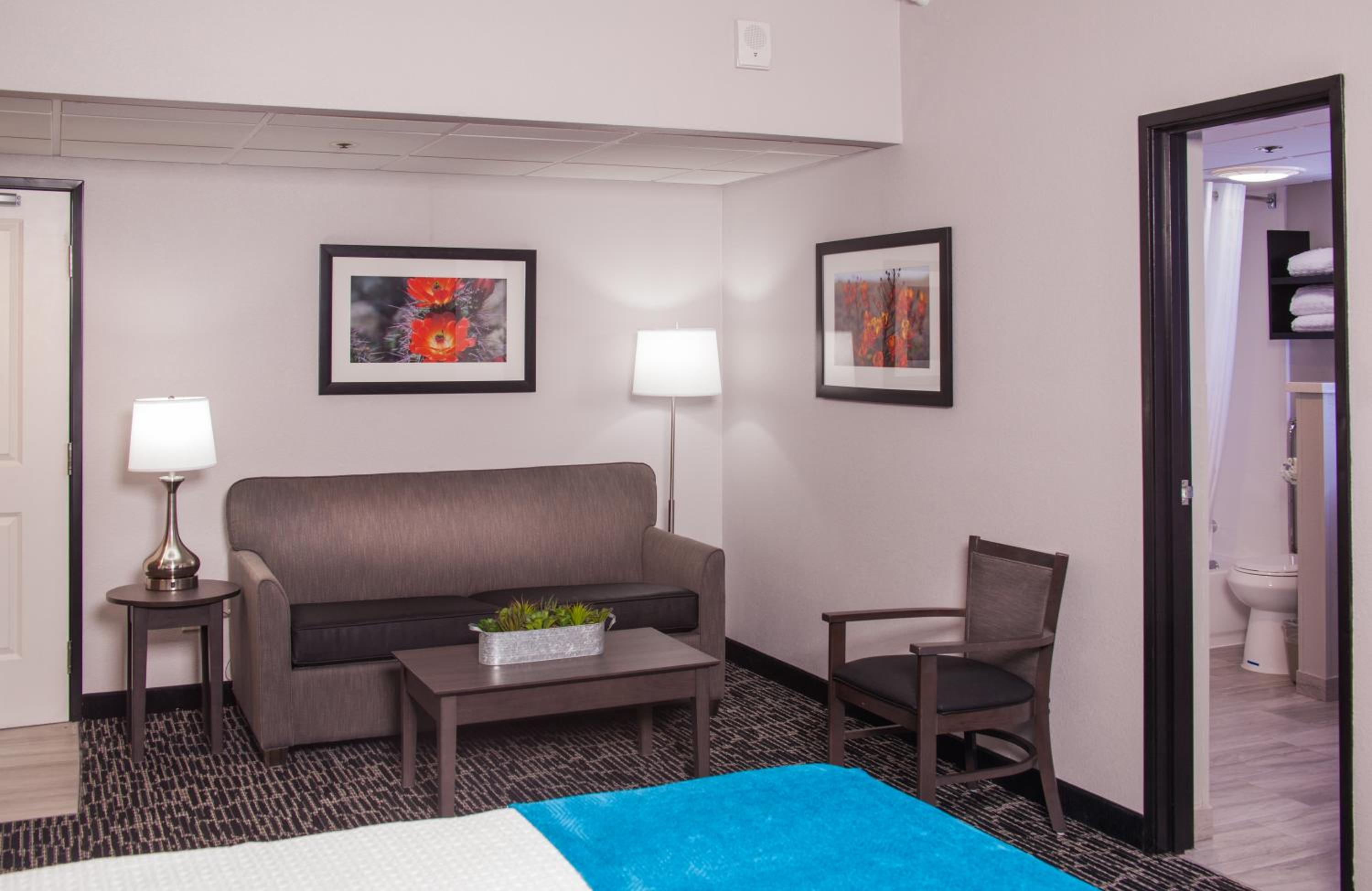 King Rom with Kitchenette