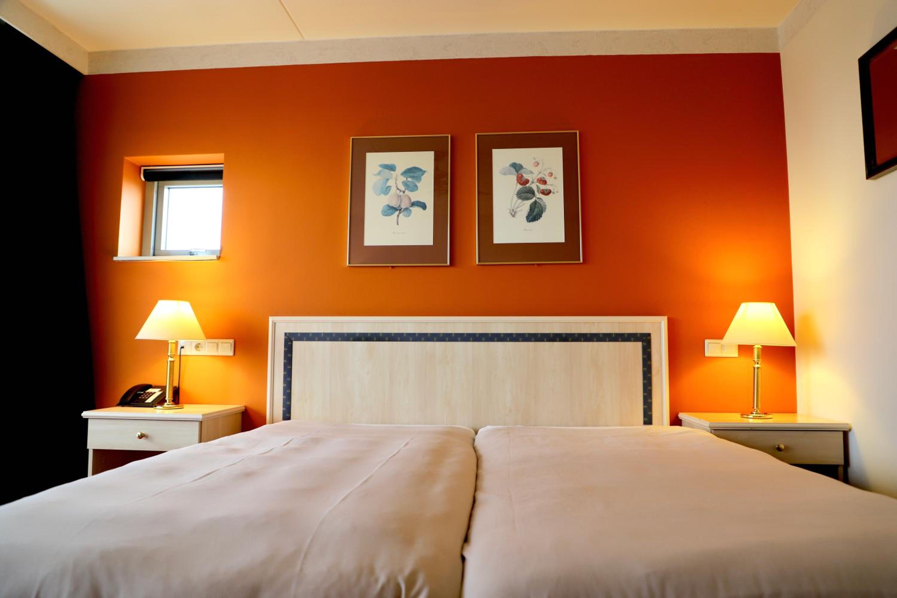 Deluxe Twin Room with Bathtub 