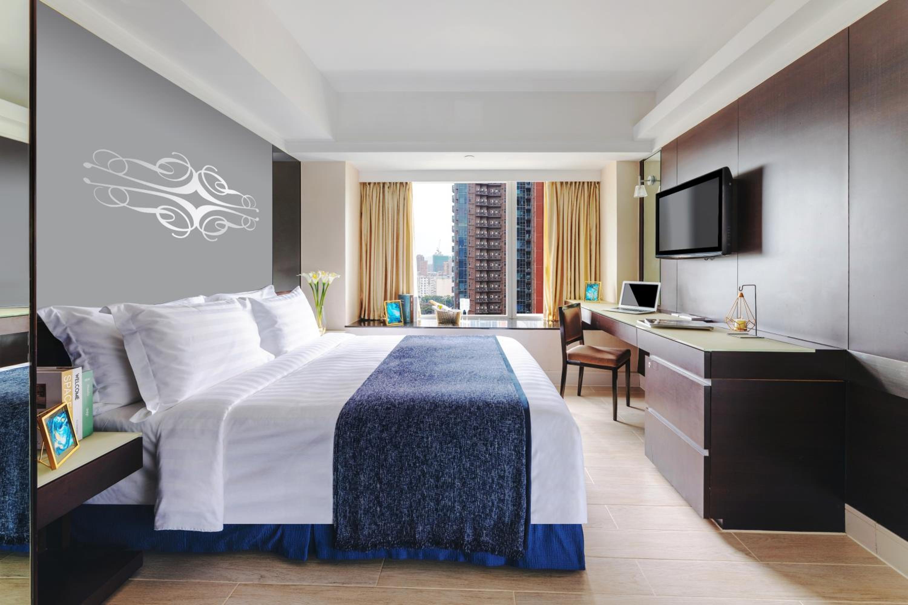 Superior Queen or Twin Room with City View